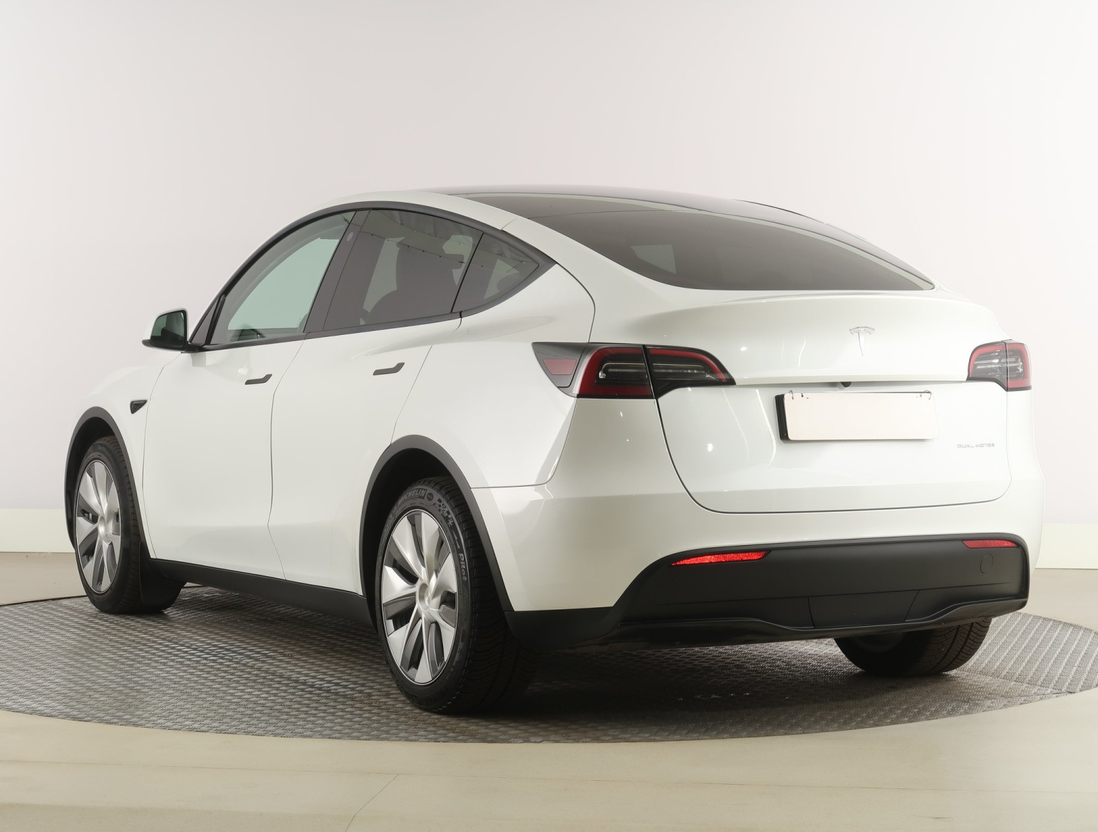 Tesla Model Y Long Range AWD – fotografie 5