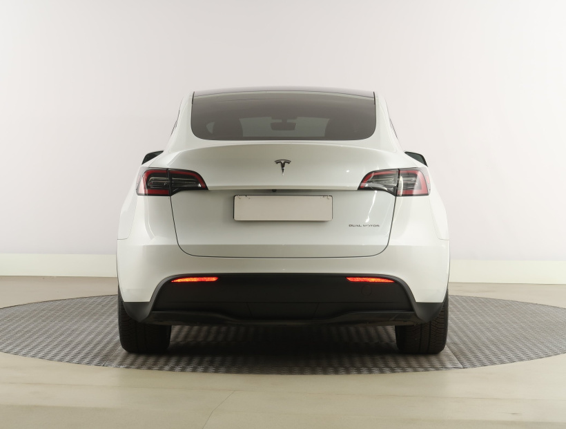 Tesla Model Y, 2023