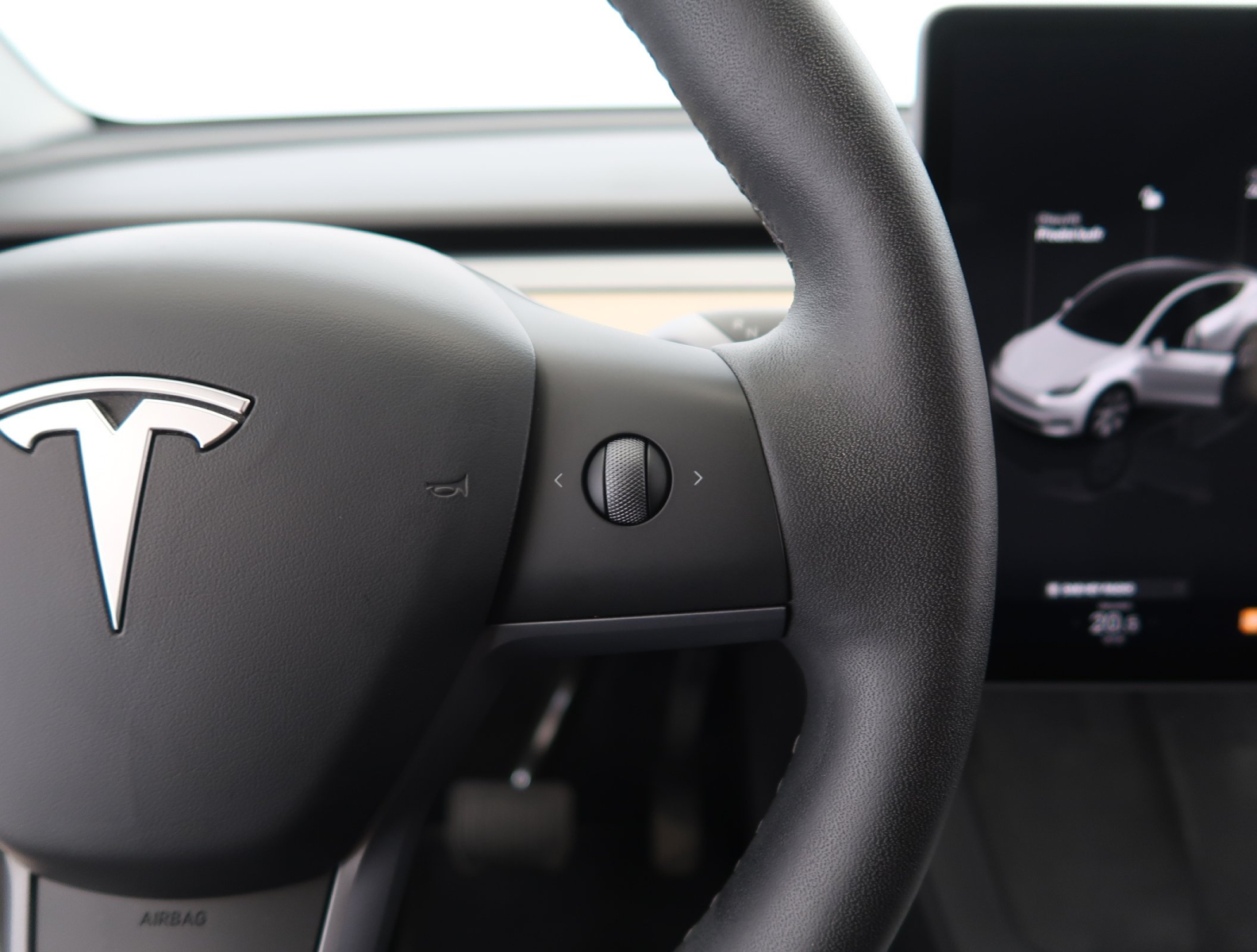 Tesla Model Y - 2023