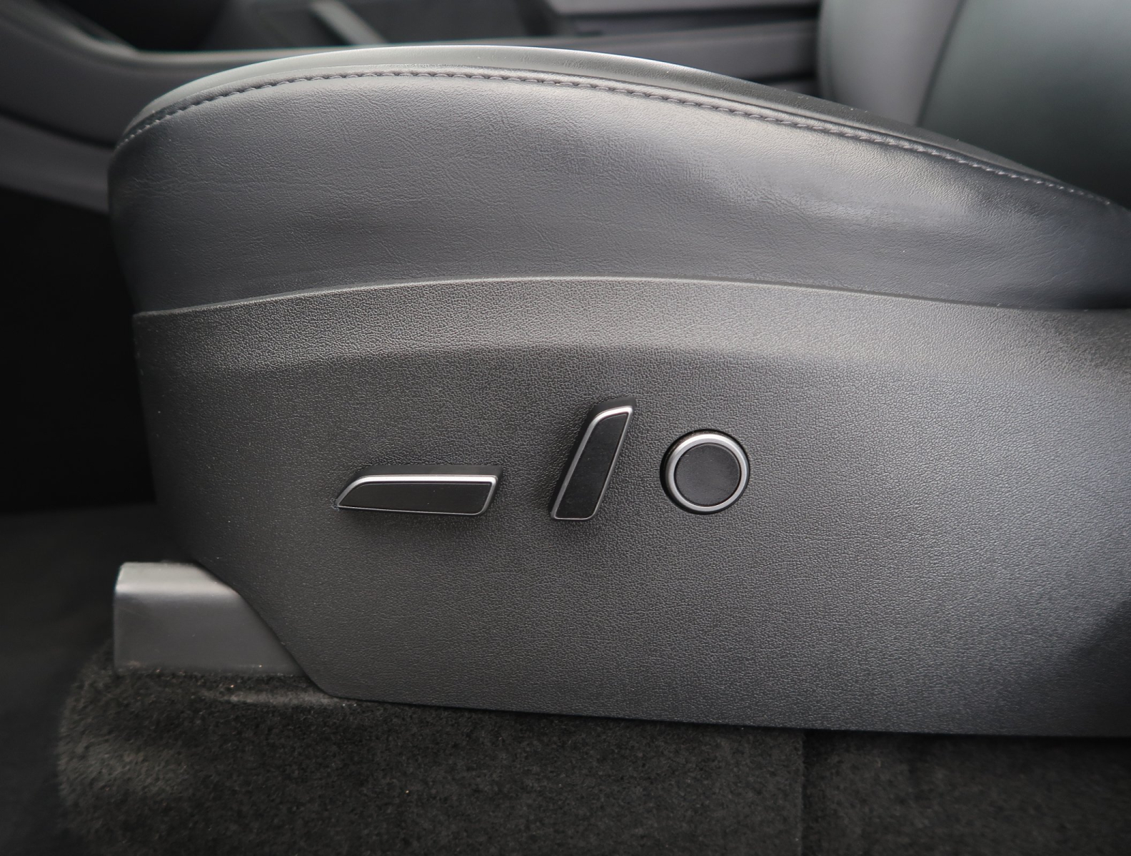 Tesla Model Y - 2023