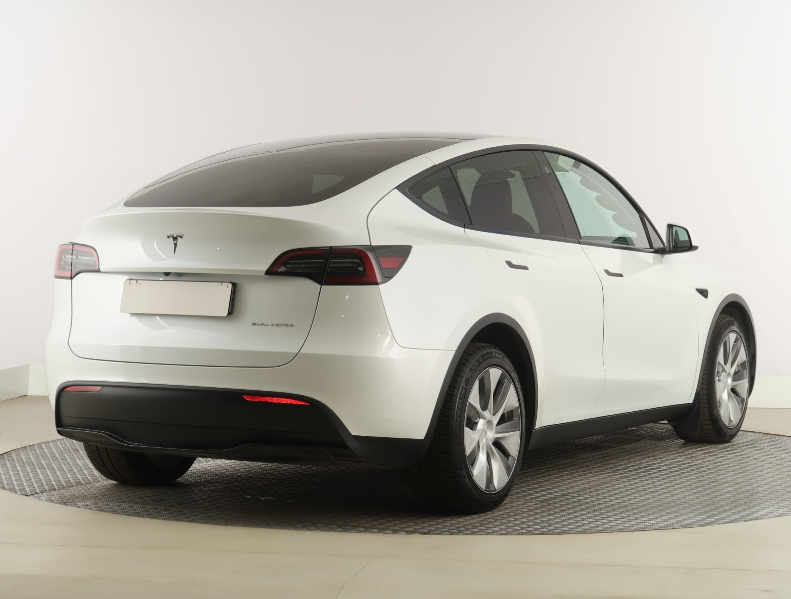Tesla Model Y - 2023