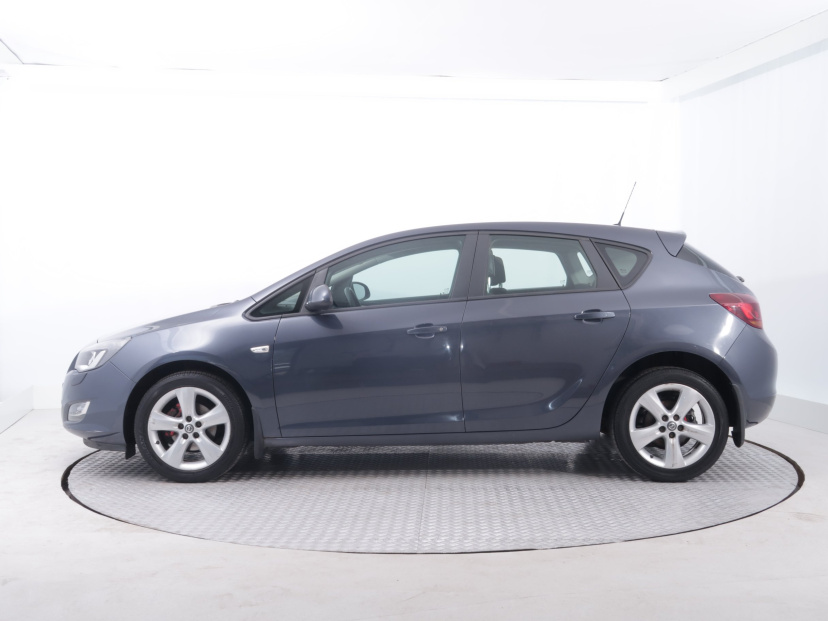 Opel Astra, 2010