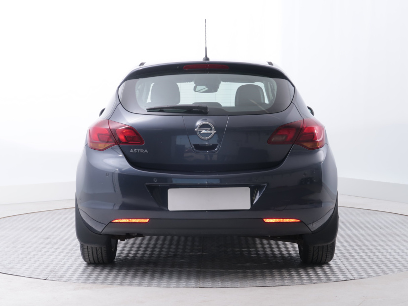 Opel Astra, 2010