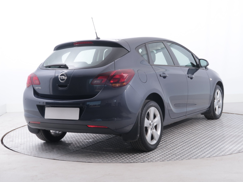 Opel Astra, 2010
