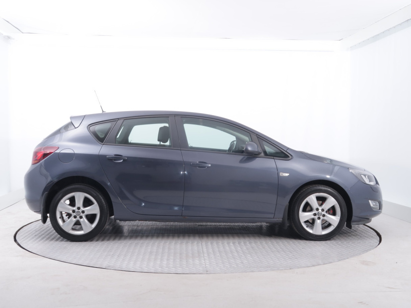 Opel Astra, 2010