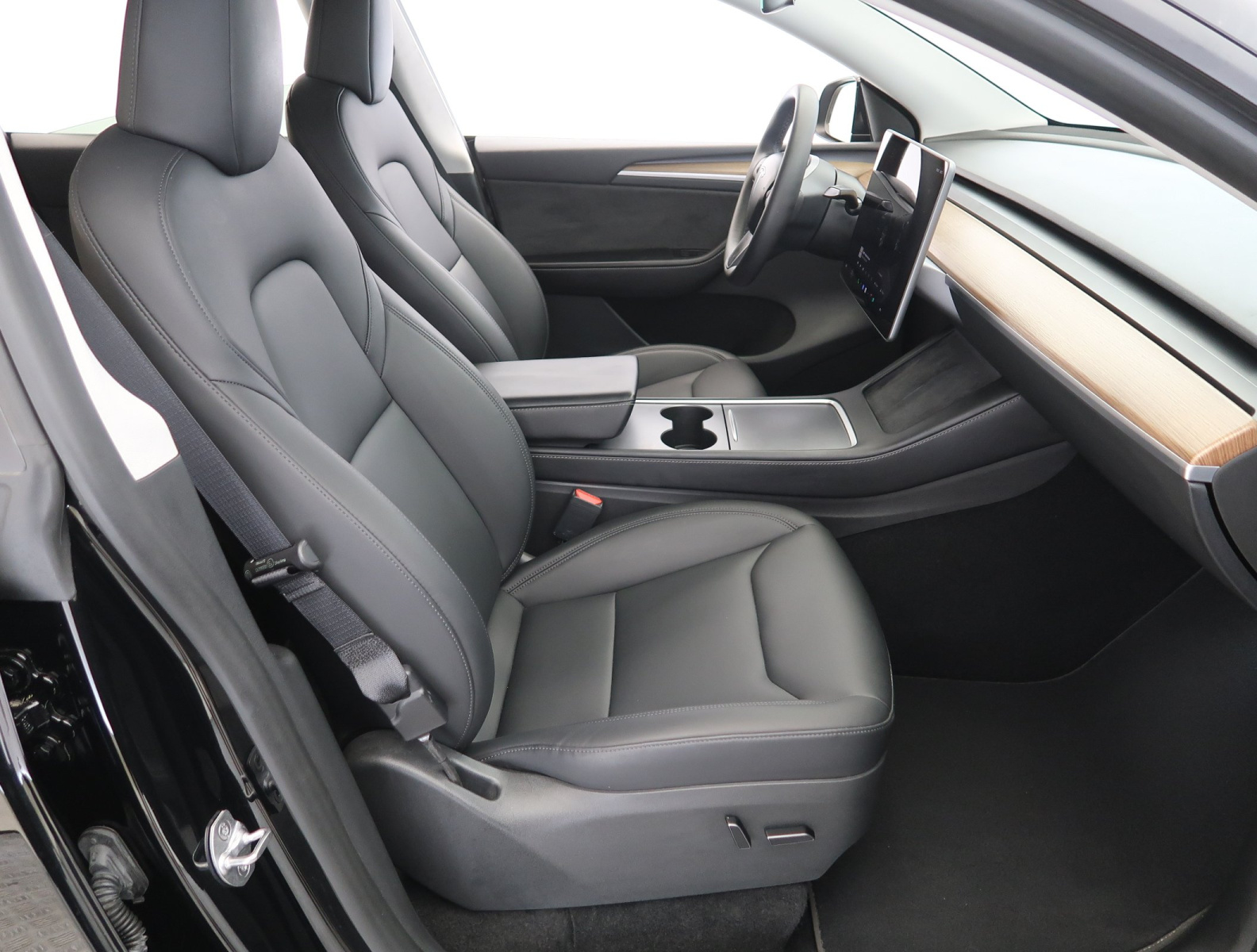 Tesla Model Y Long Range AWD – fotografie 12