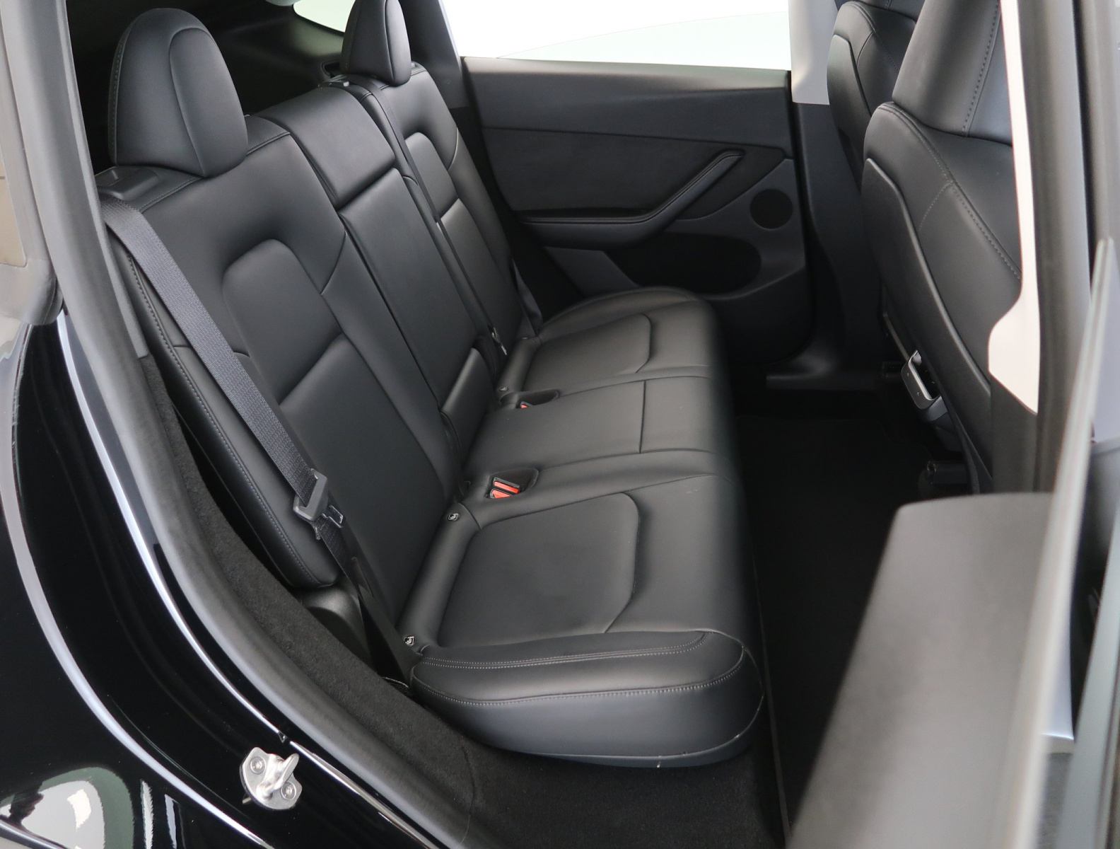Tesla Model Y Long Range AWD – fotografie 13