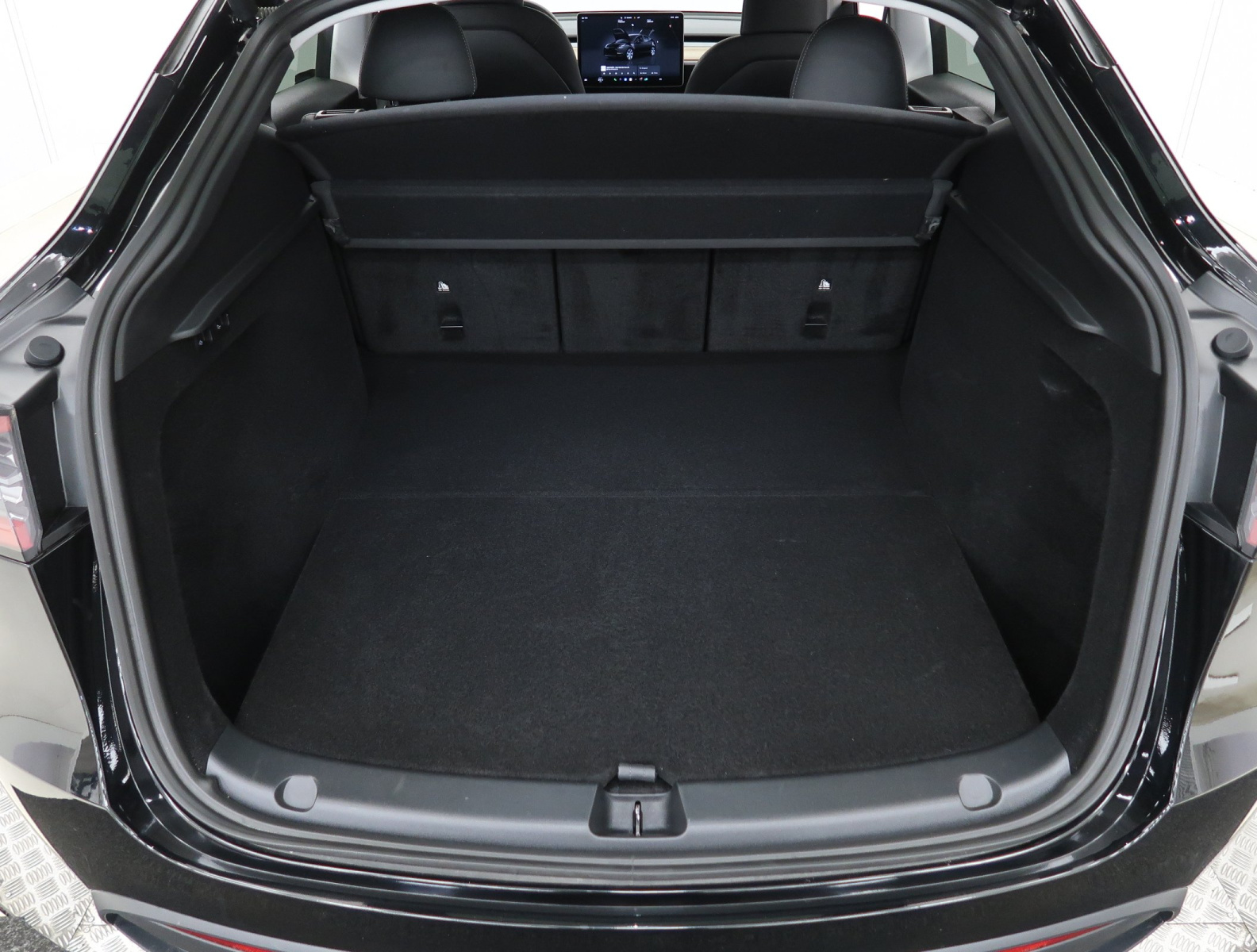 Tesla Model Y Long Range AWD – fotografie 19