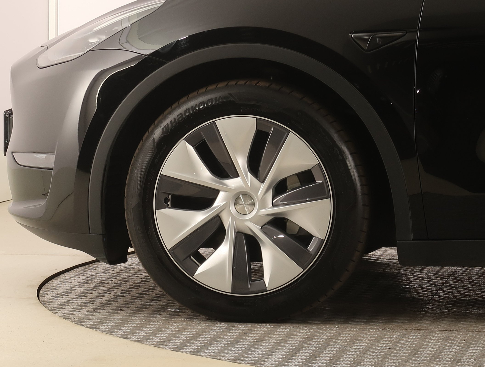 Tesla Model Y - 2023