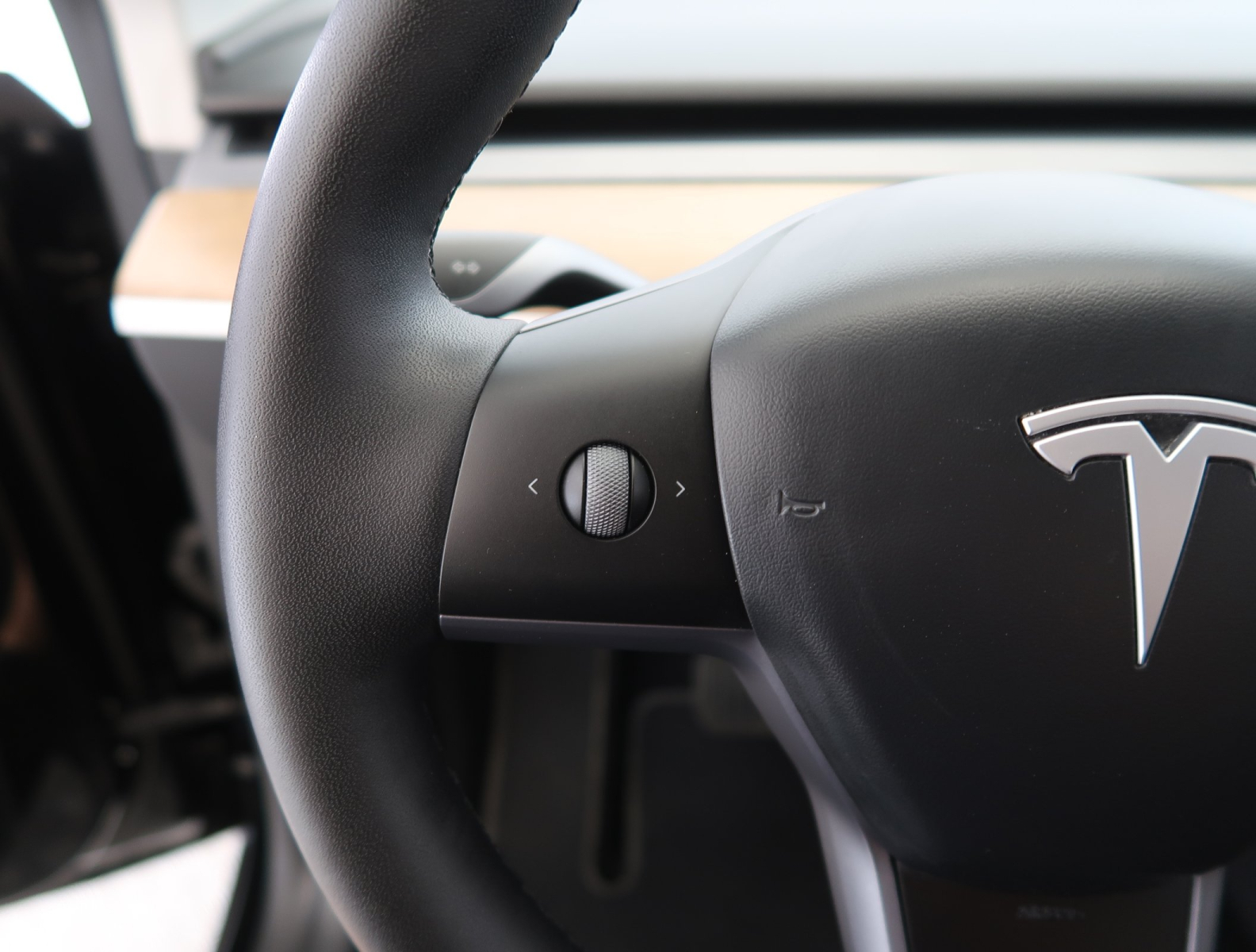Tesla Model Y - 2023