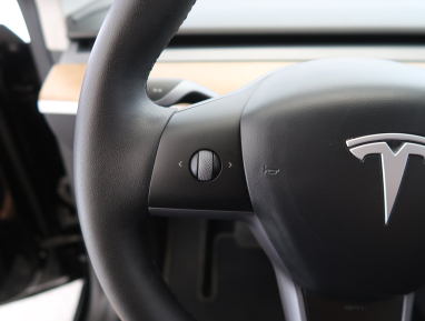 Tesla Model Y - 2023