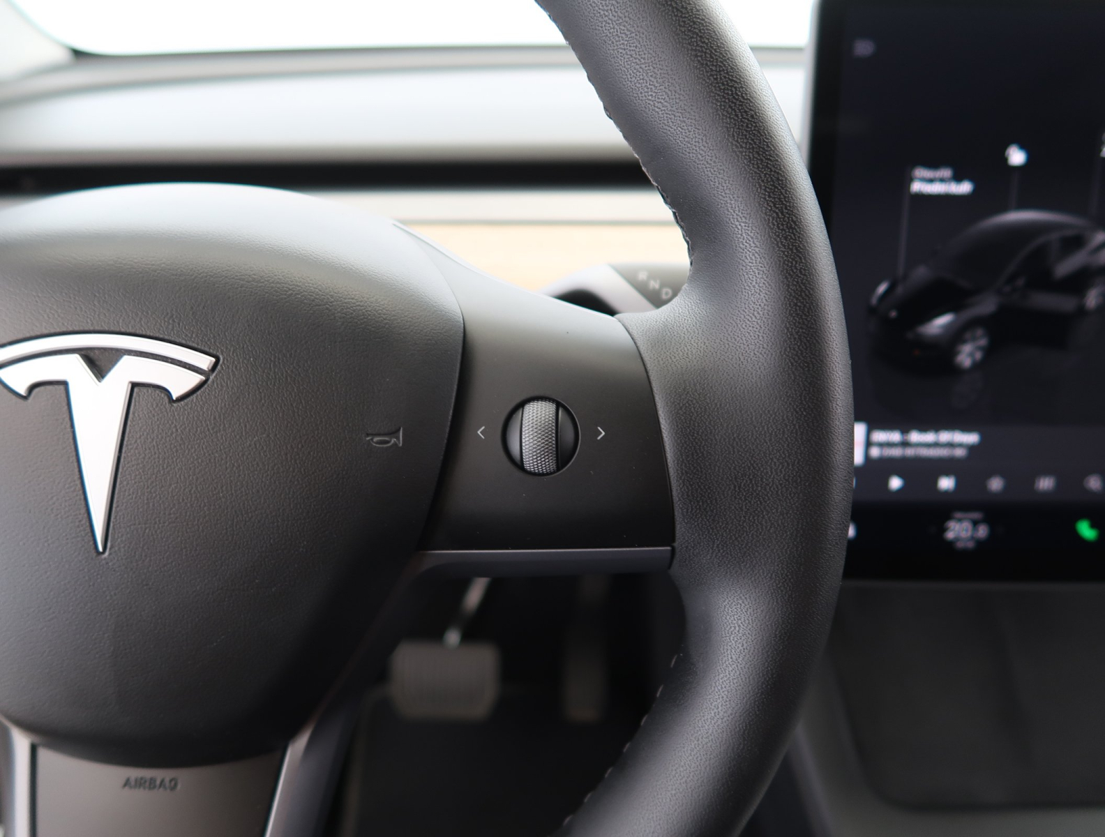 Tesla Model Y - 2023