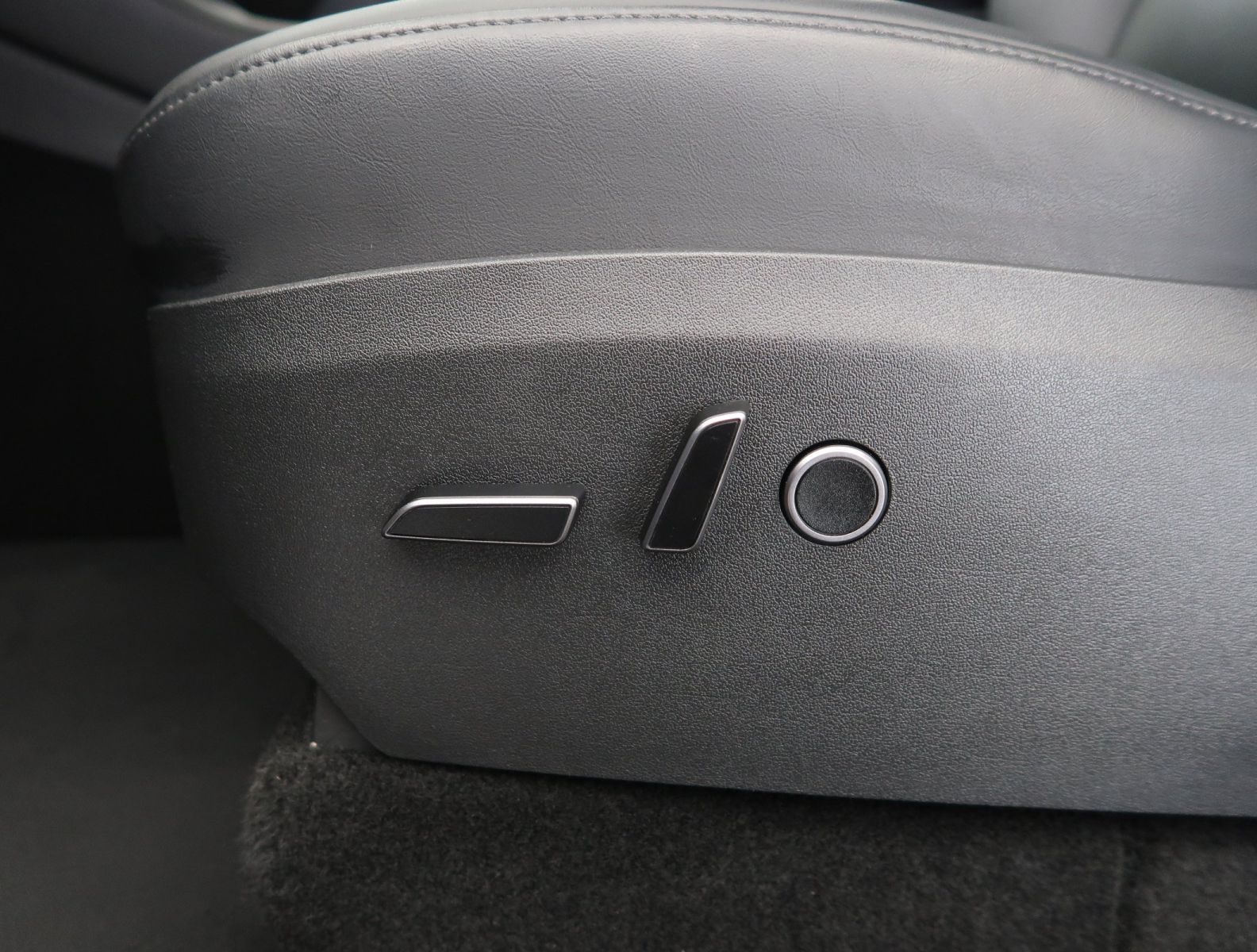 Tesla Model Y - 2023