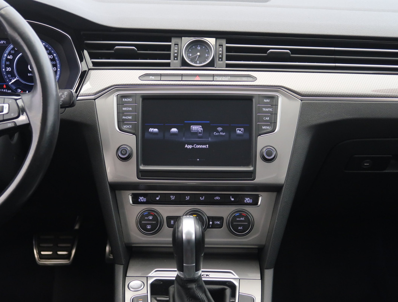 Volkswagen Passat, 2016