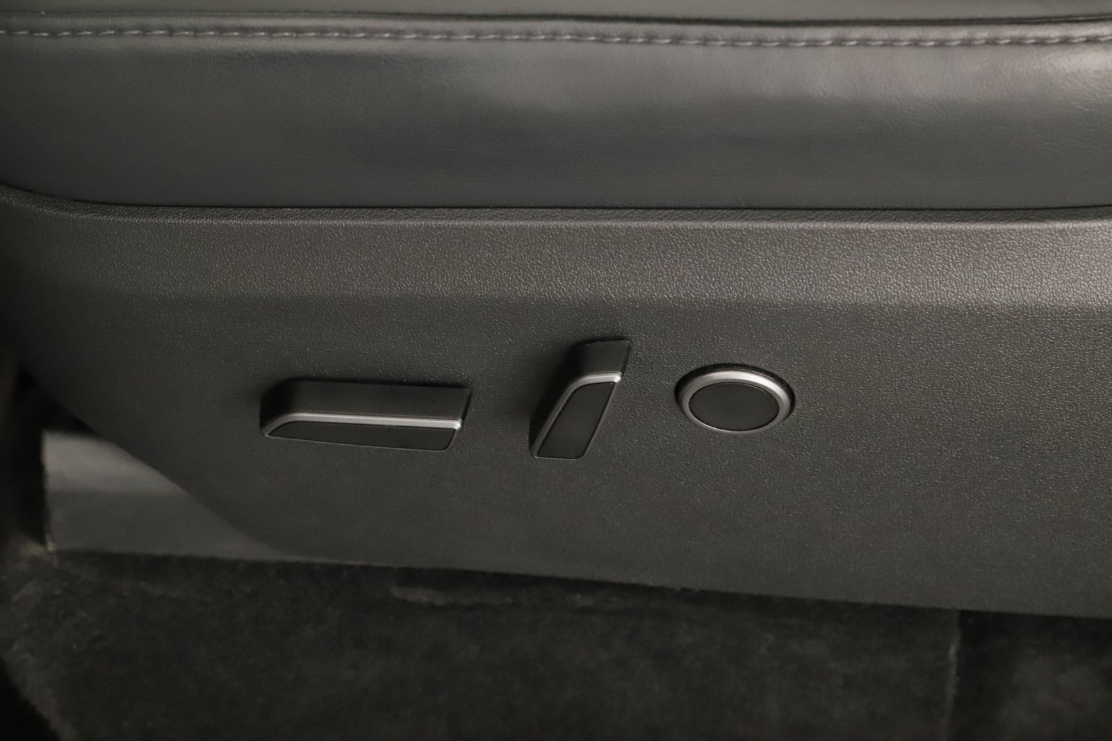 Tesla Model Y Long Range AWD – fotografie 26
