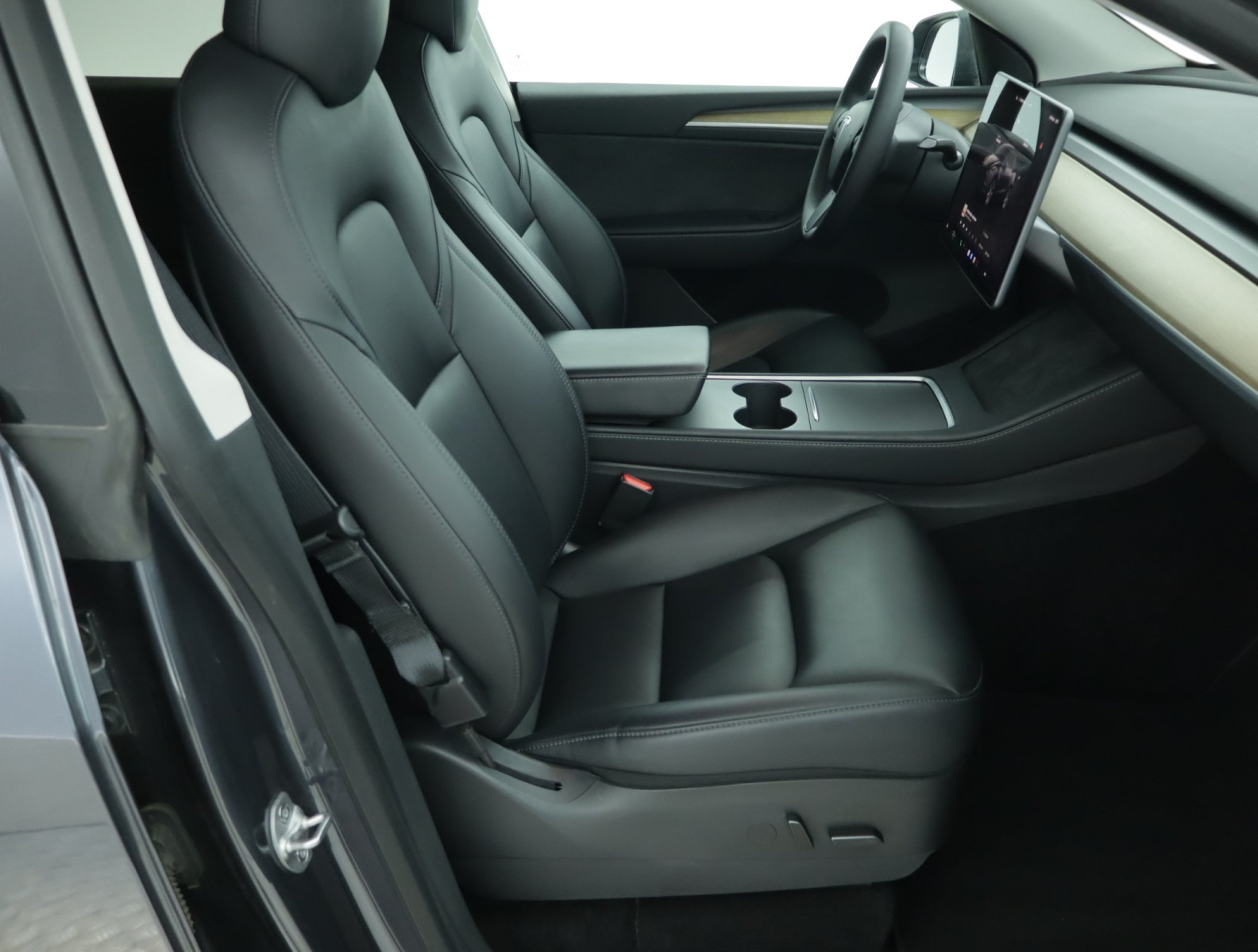 Tesla Model Y Long Range AWD – fotografie 12