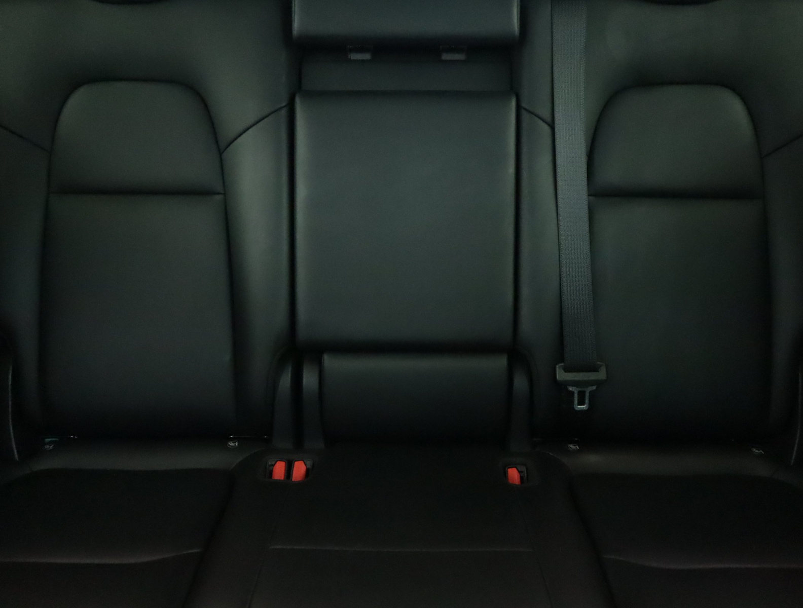 Tesla Model Y Long Range AWD – fotografie 14