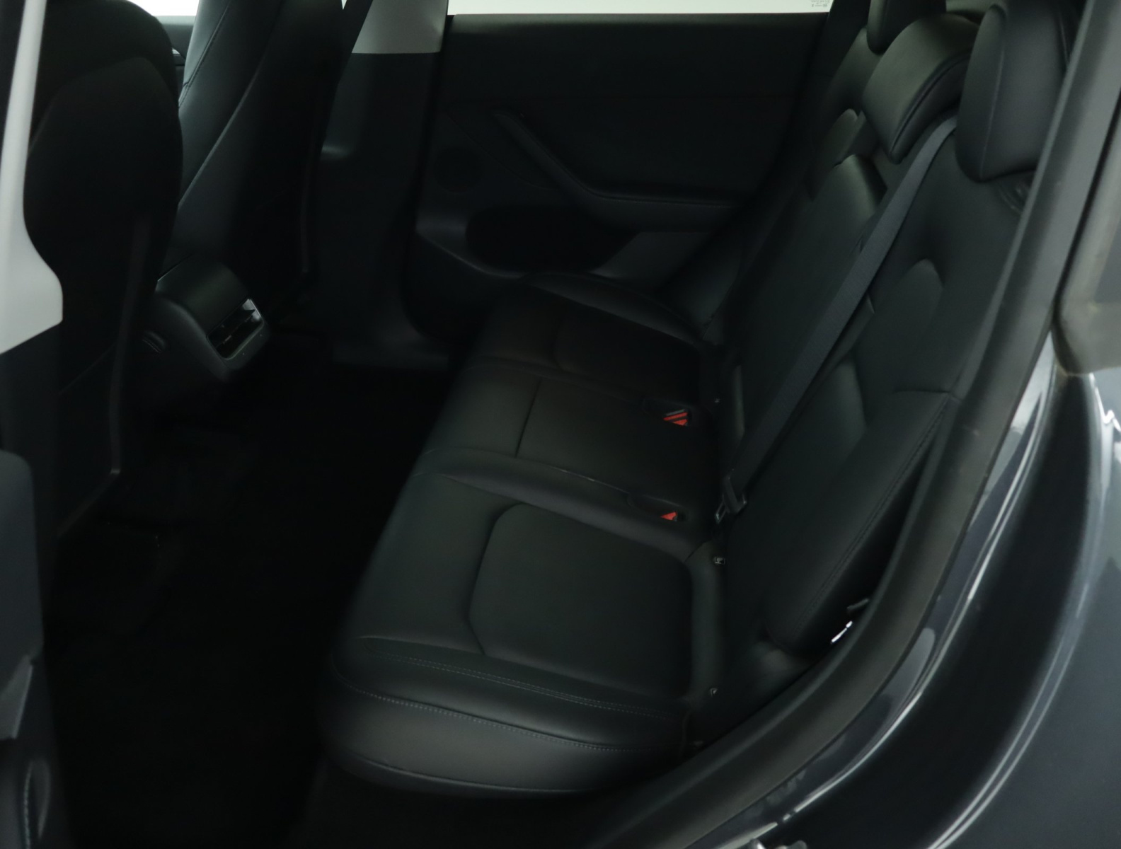 Tesla Model Y Long Range AWD – fotografie 15