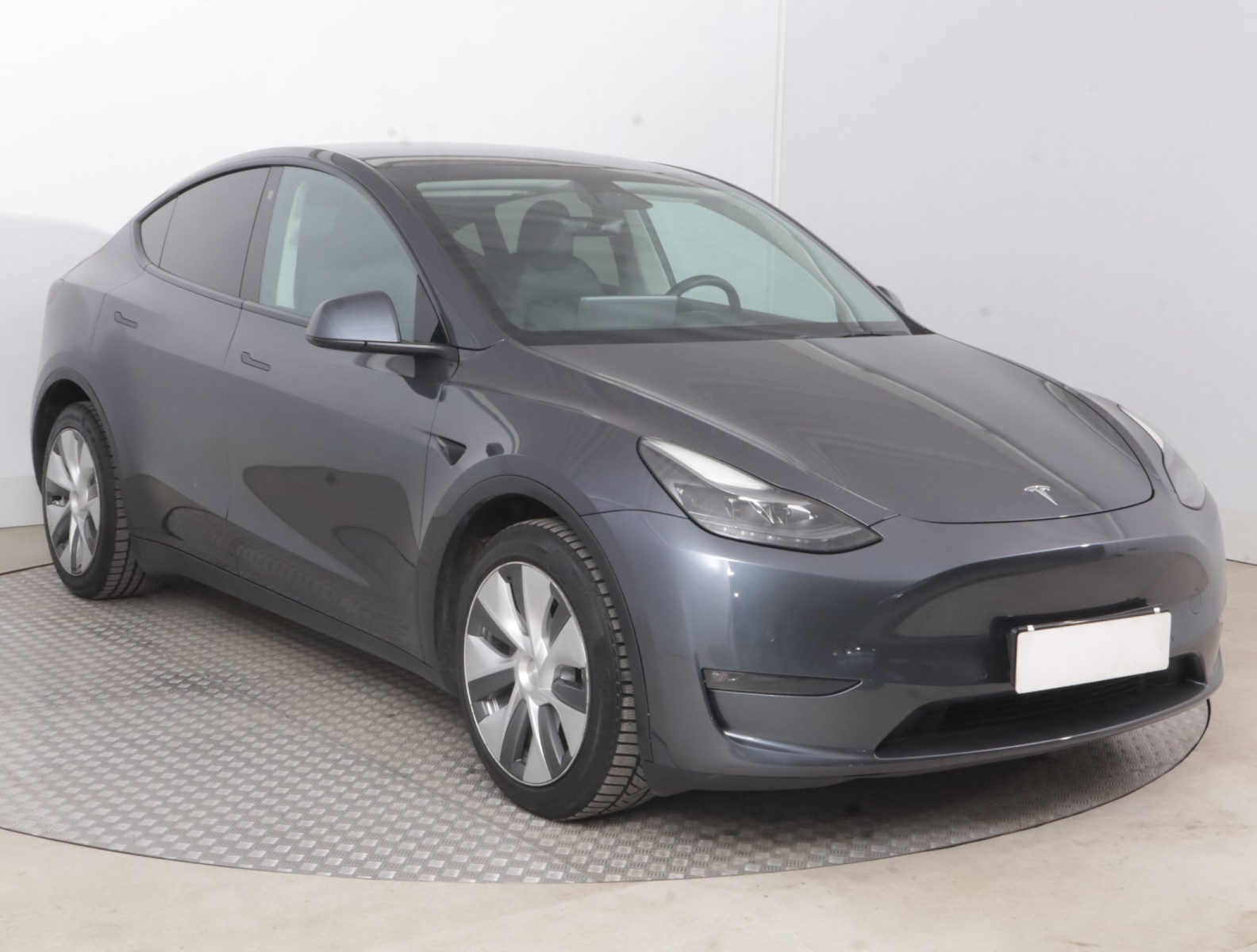 Tesla Model Y Long Range AWD – fotografie 1