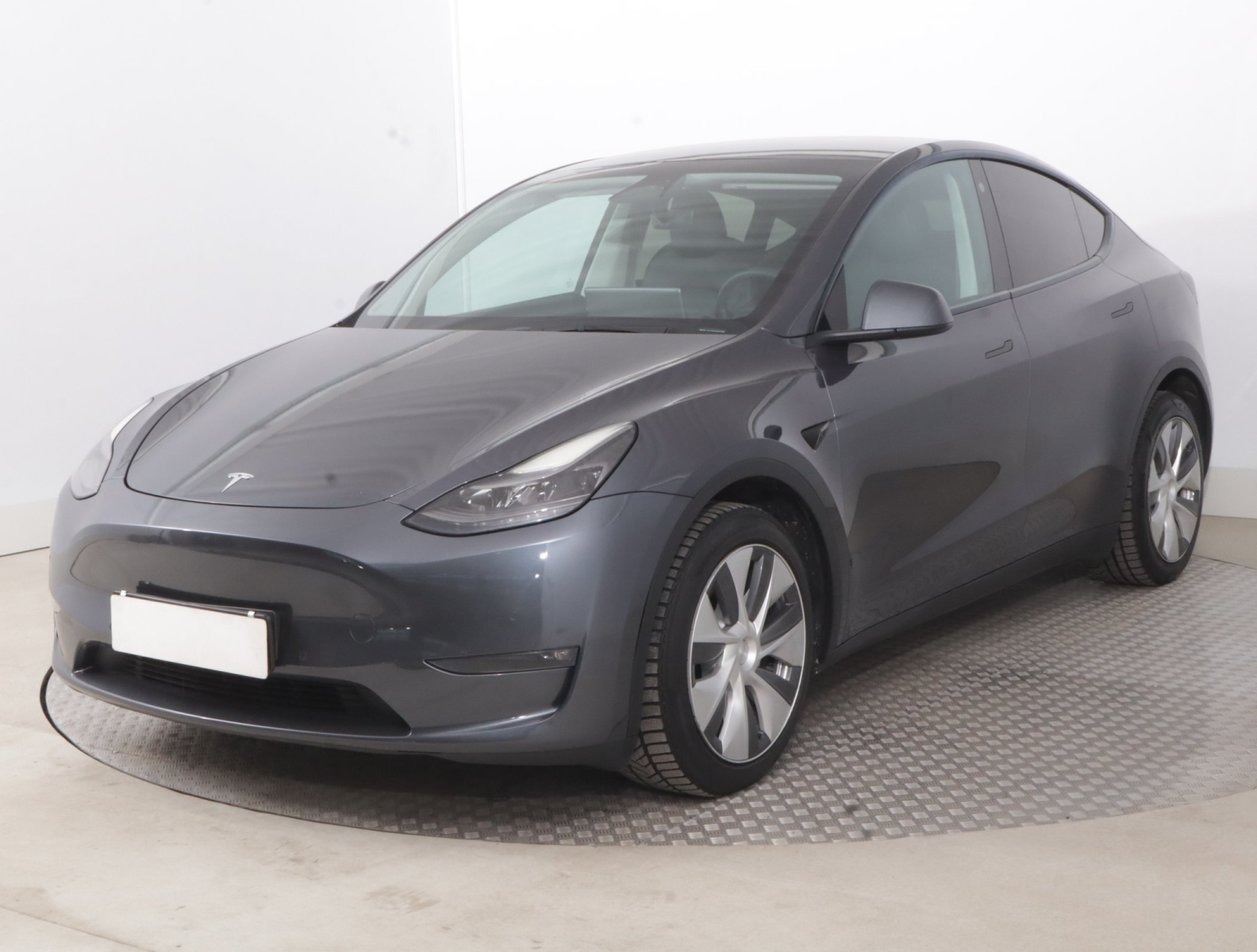 Tesla Model Y Long Range AWD – fotografie 3