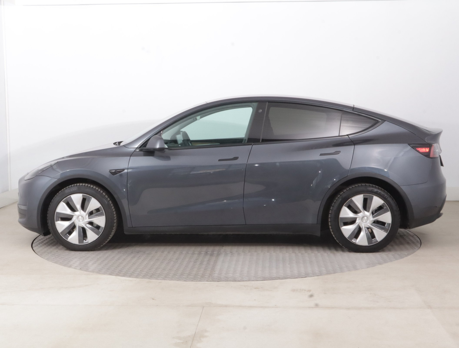 Tesla Model Y Long Range AWD – fotografie 4