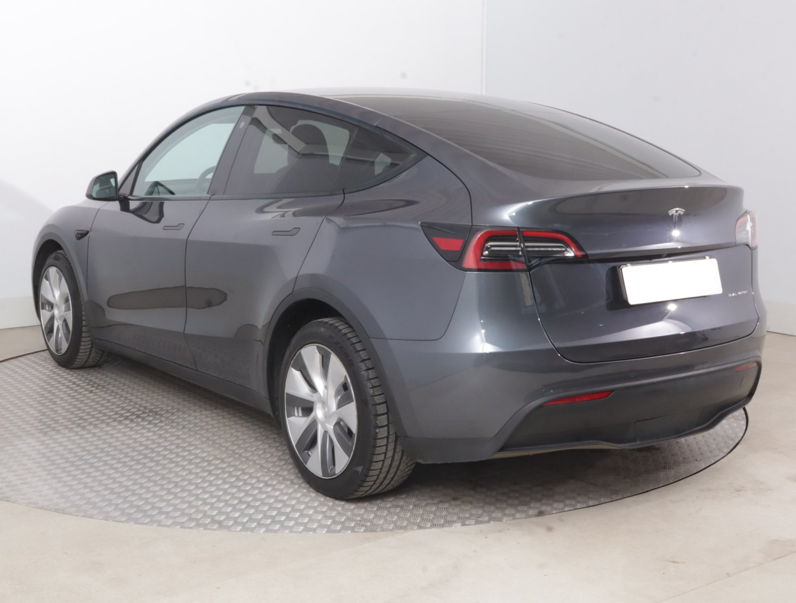 Tesla Model Y Long Range AWD – fotografie 5