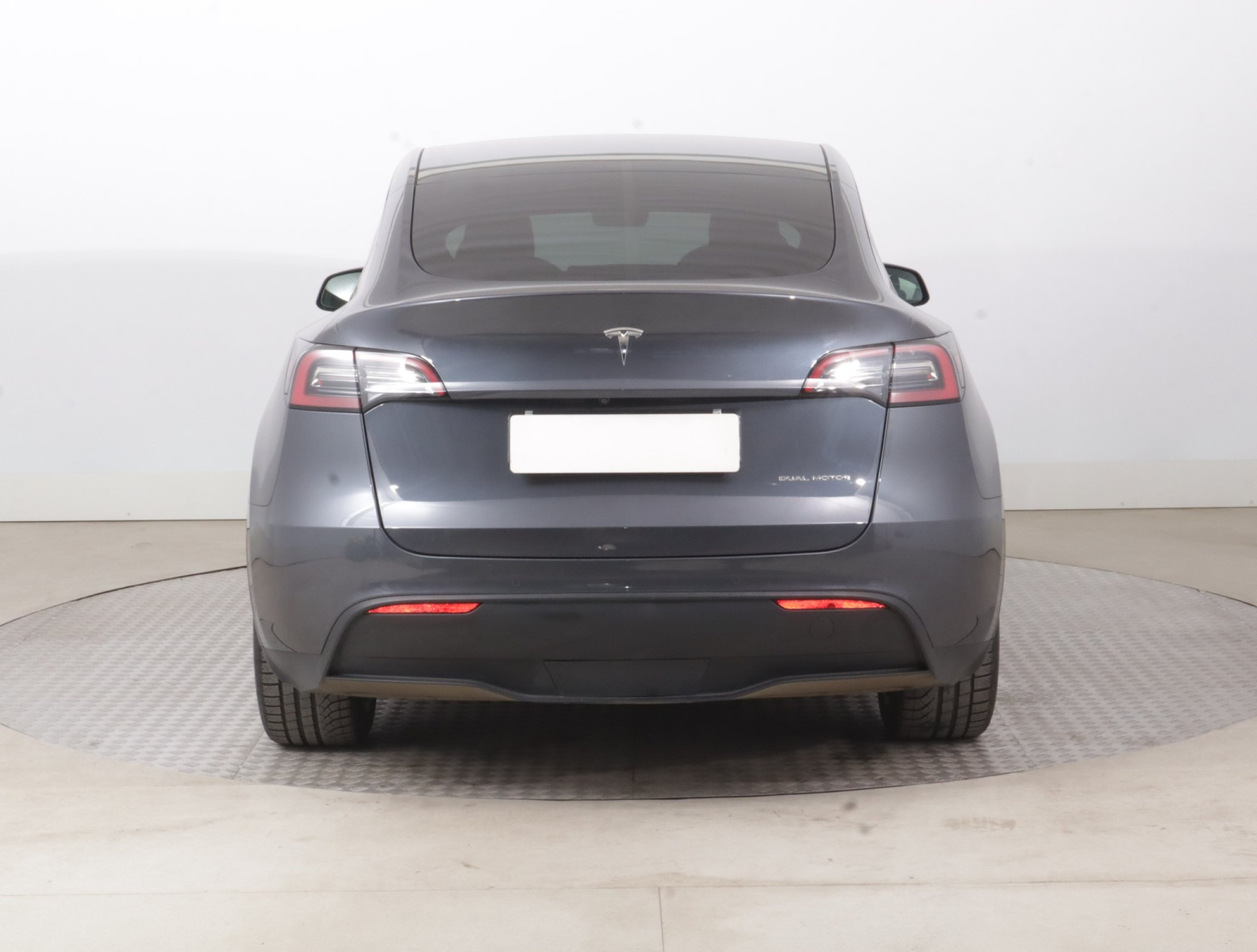 Tesla Model Y Long Range AWD – fotografie 6