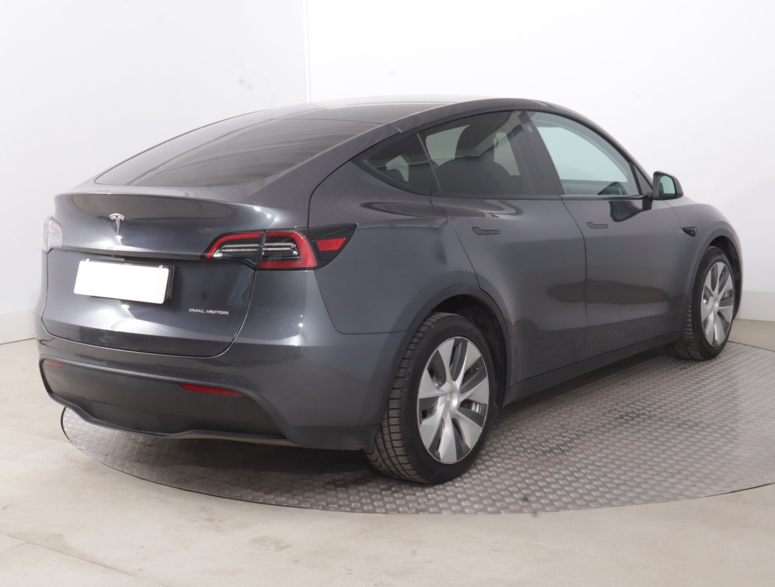 Tesla Model Y Long Range AWD – fotografie 7