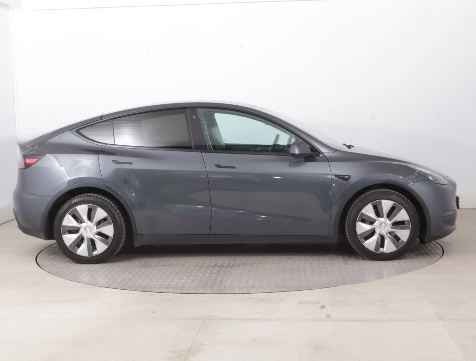 Tesla Model Y Long Range AWD – fotografie 8