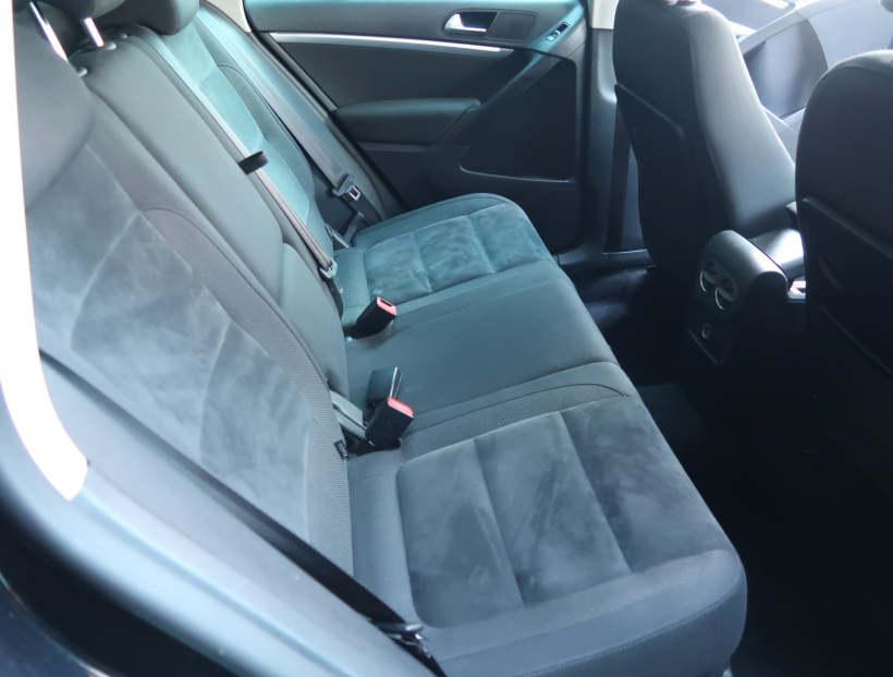 Volkswagen Tiguan, 2011