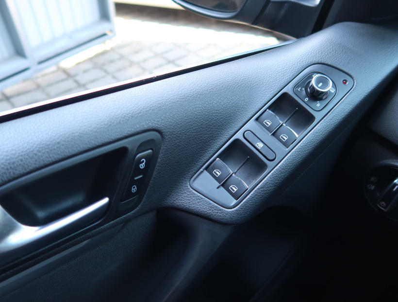 Volkswagen Tiguan, 2011