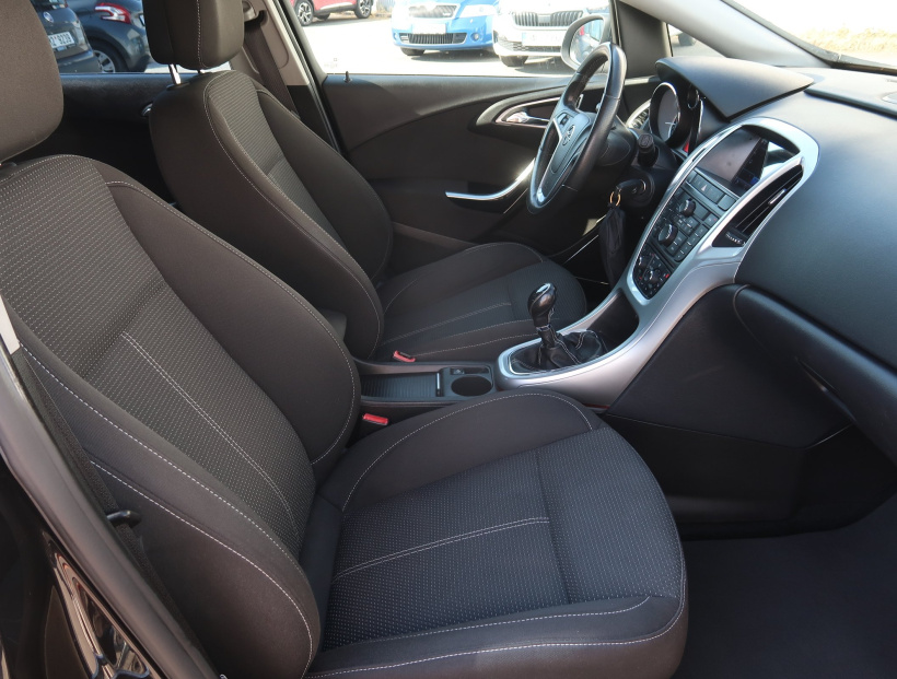 Opel Astra, 2010
