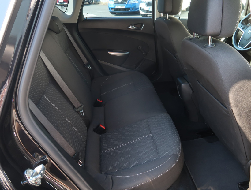 Opel Astra, 2010