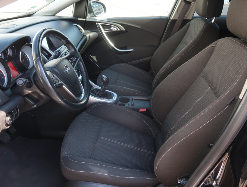 Opel Astra, 2010