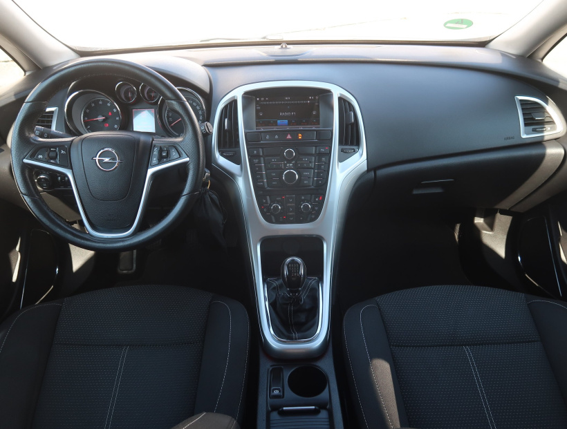 Opel Astra, 2010