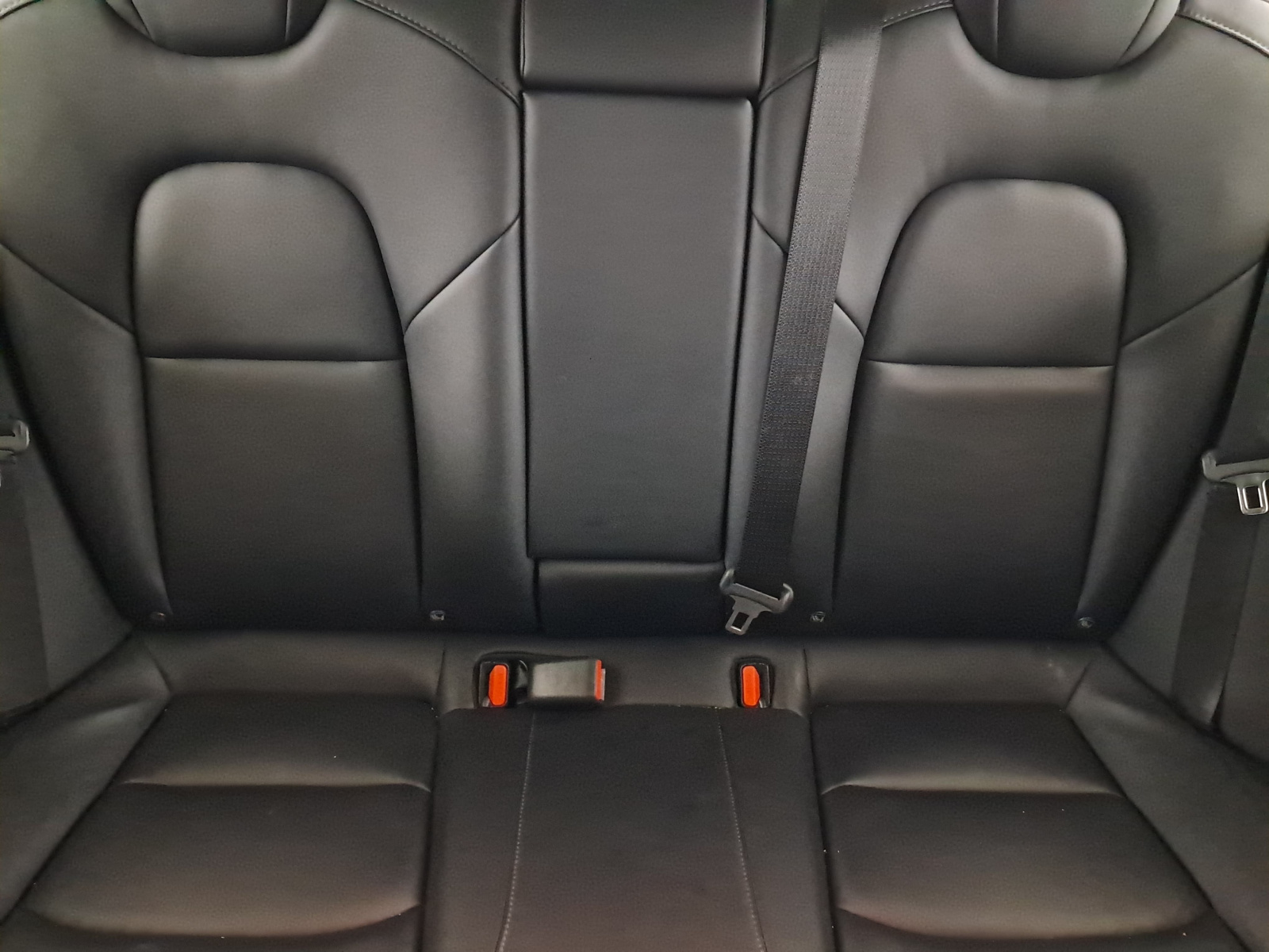 Tesla Model 3 Long Range AWD – fotografie 14