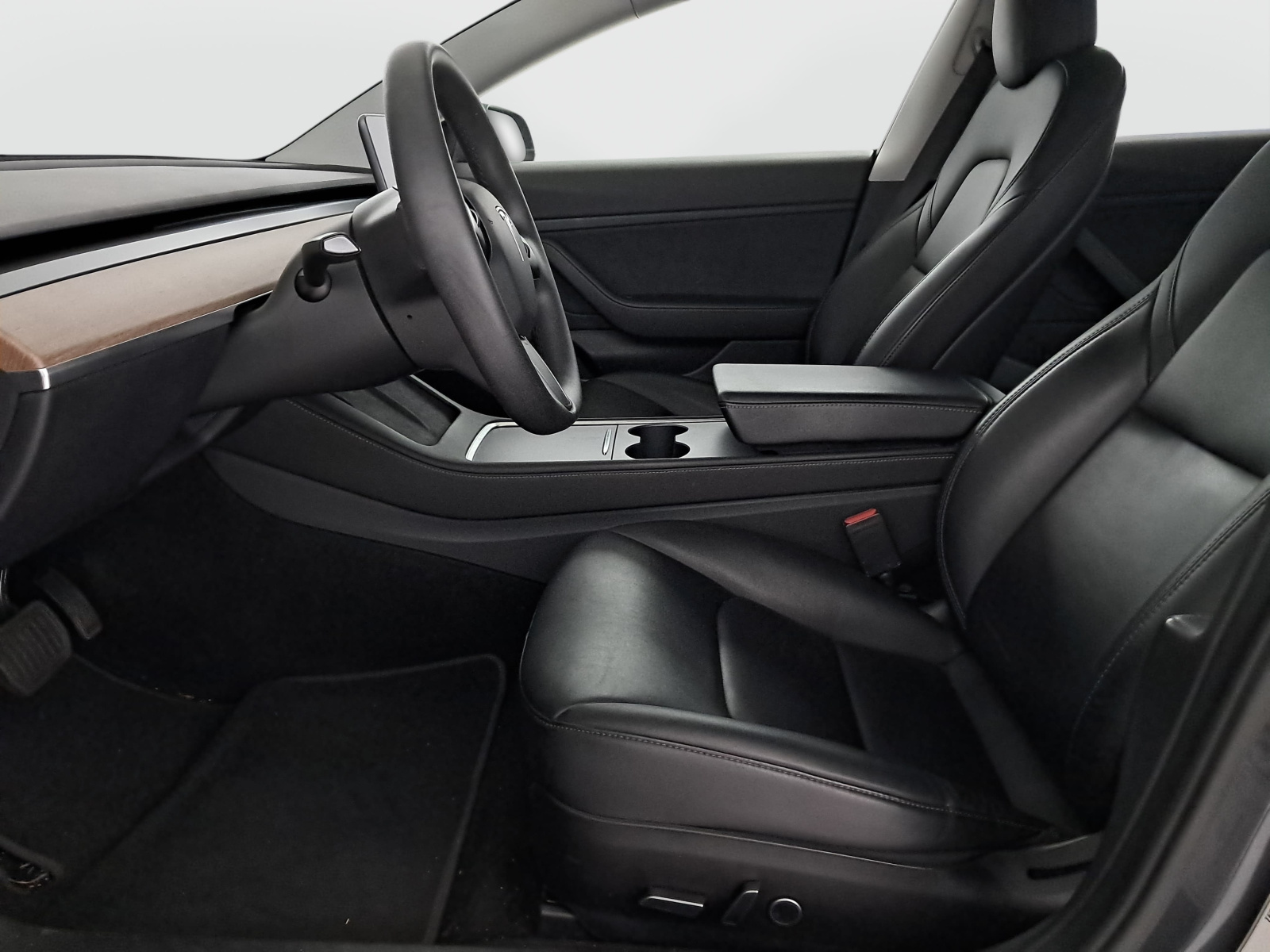 Tesla Model 3 Long Range AWD – fotografie 16