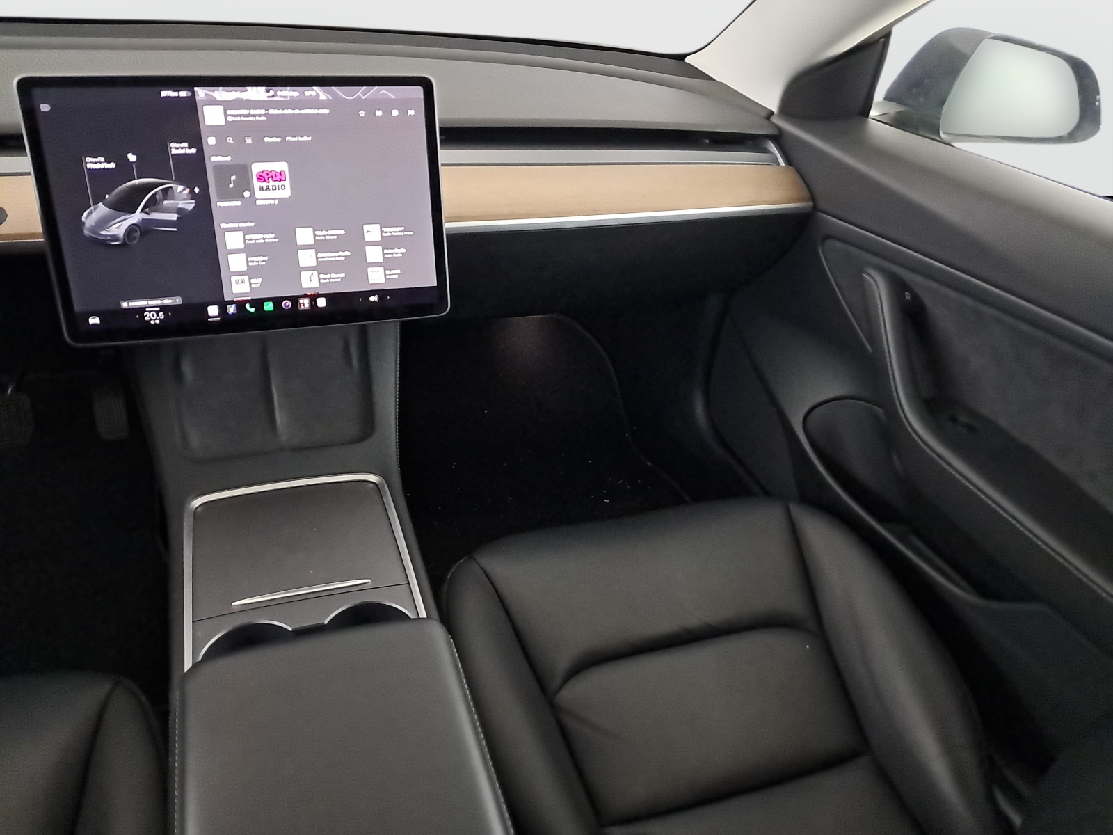 Tesla Model 3 Long Range AWD – fotografie 17