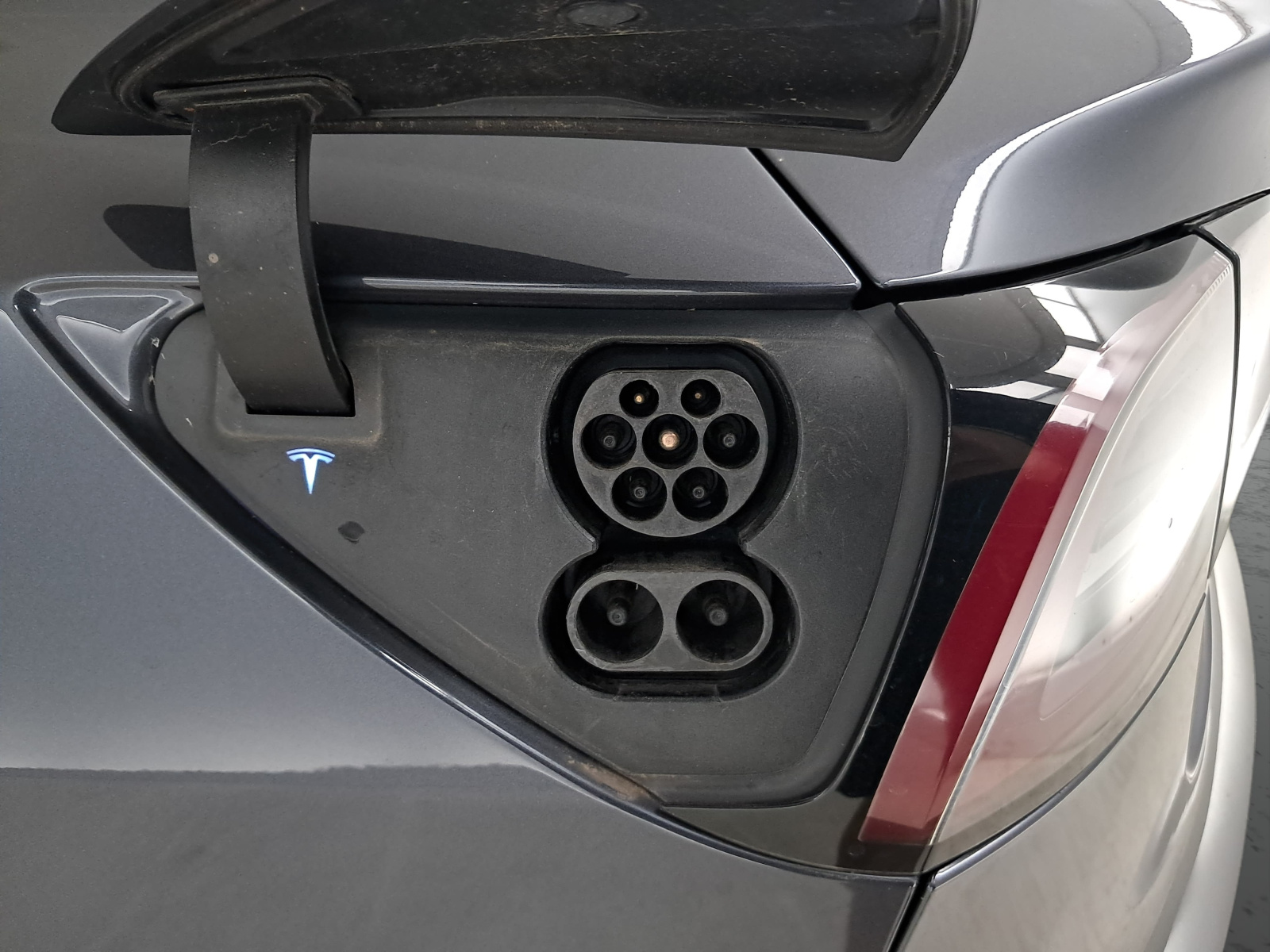 Tesla Model 3 Long Range AWD – fotografie 21