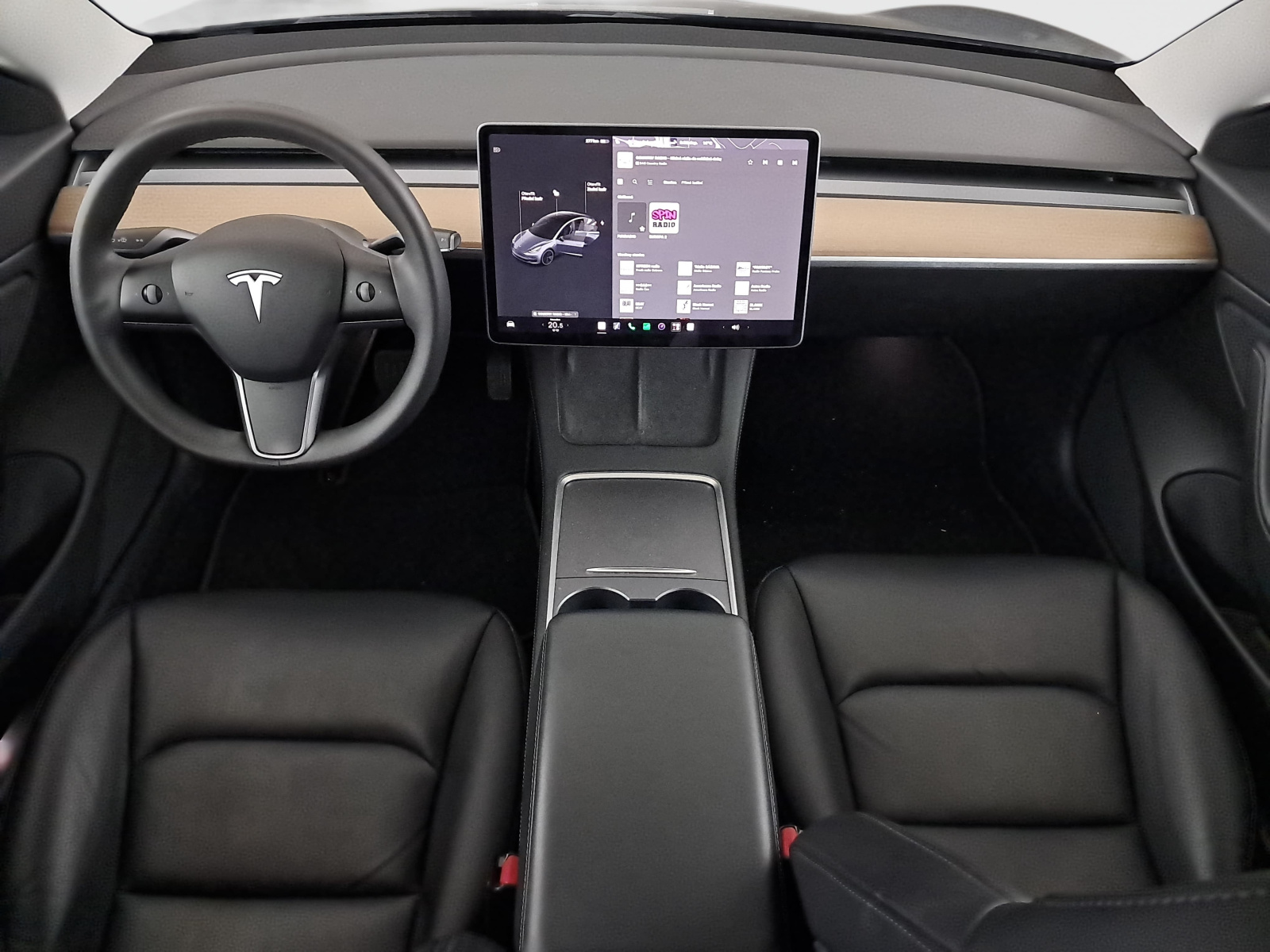 Tesla Model 3 Long Range AWD – fotografie 10