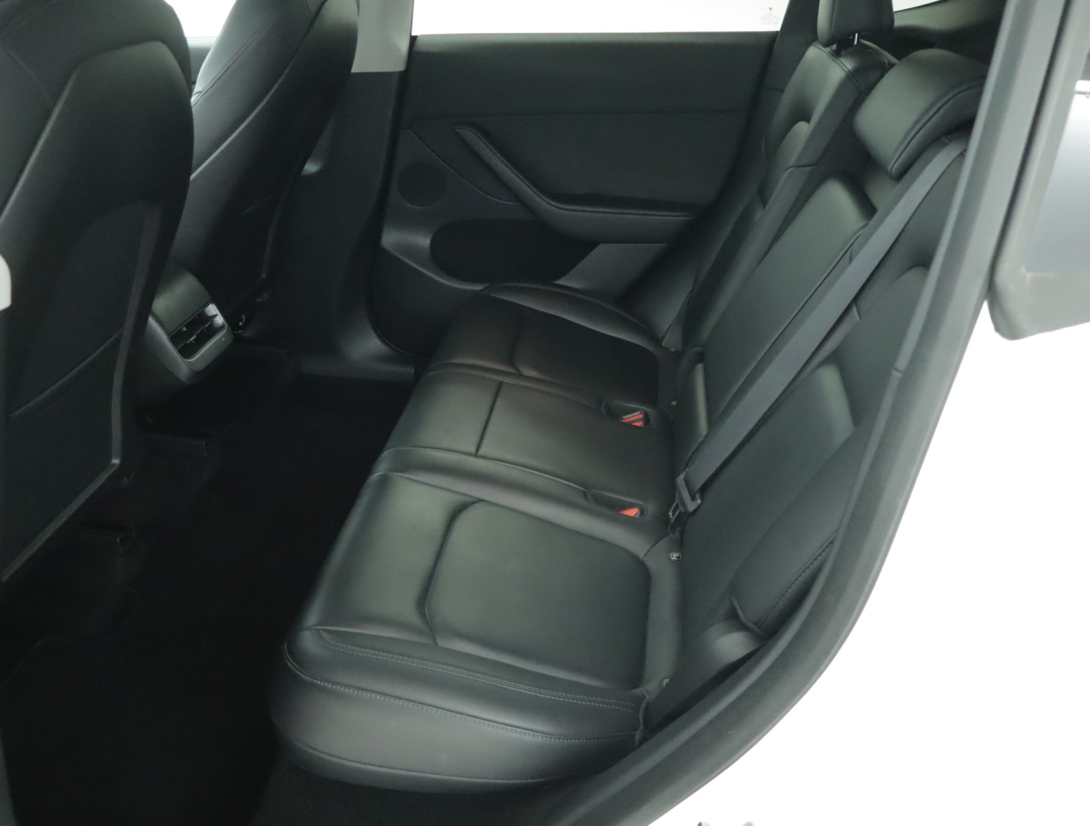 Tesla Model Y Long Range AWD – fotografie 15