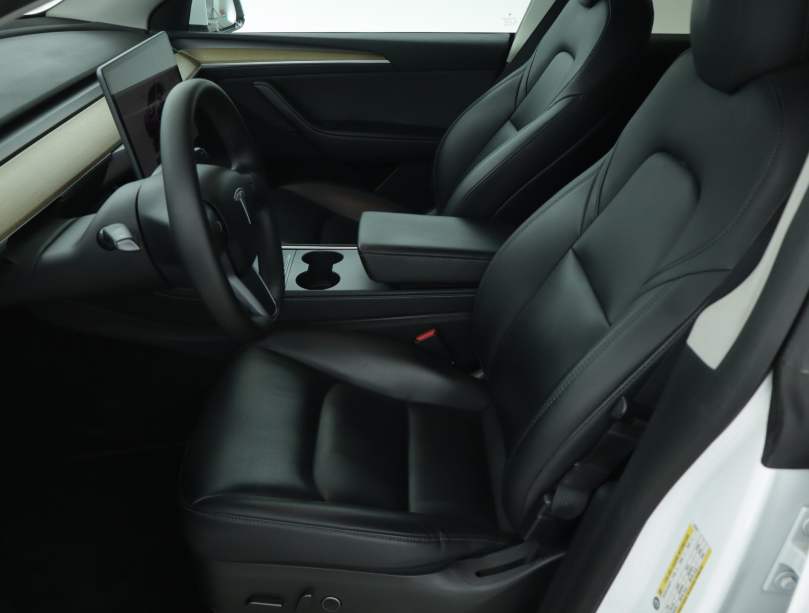 Tesla Model Y Long Range AWD – fotografie 16
