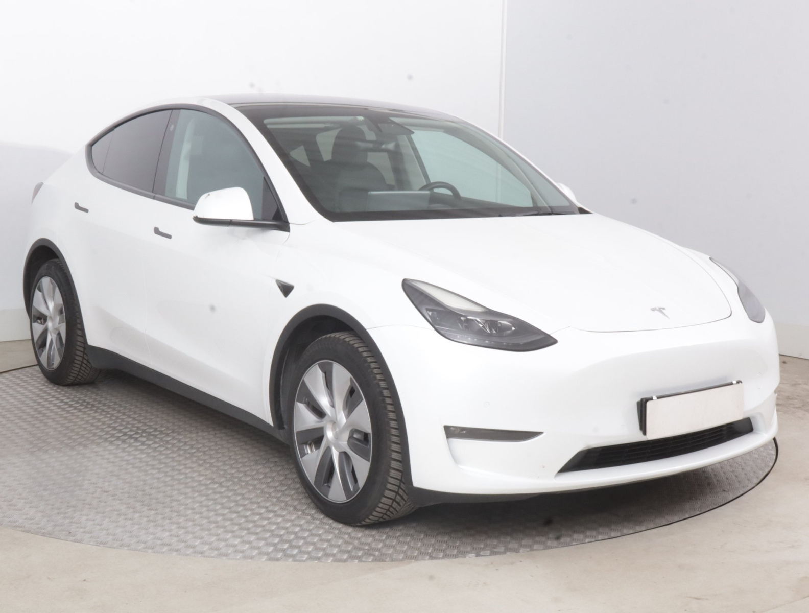 Tesla Model Y Long Range AWD – fotografie 1