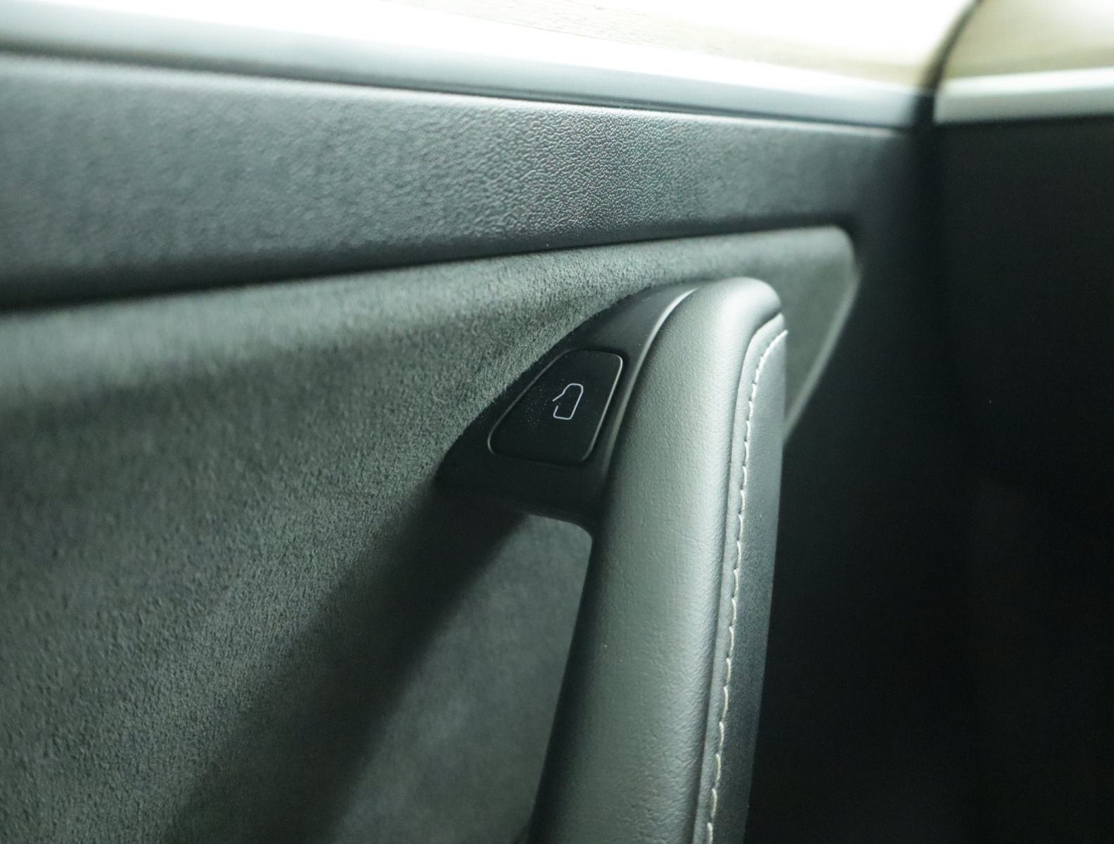 Tesla Model Y Long Range AWD – fotografie 25