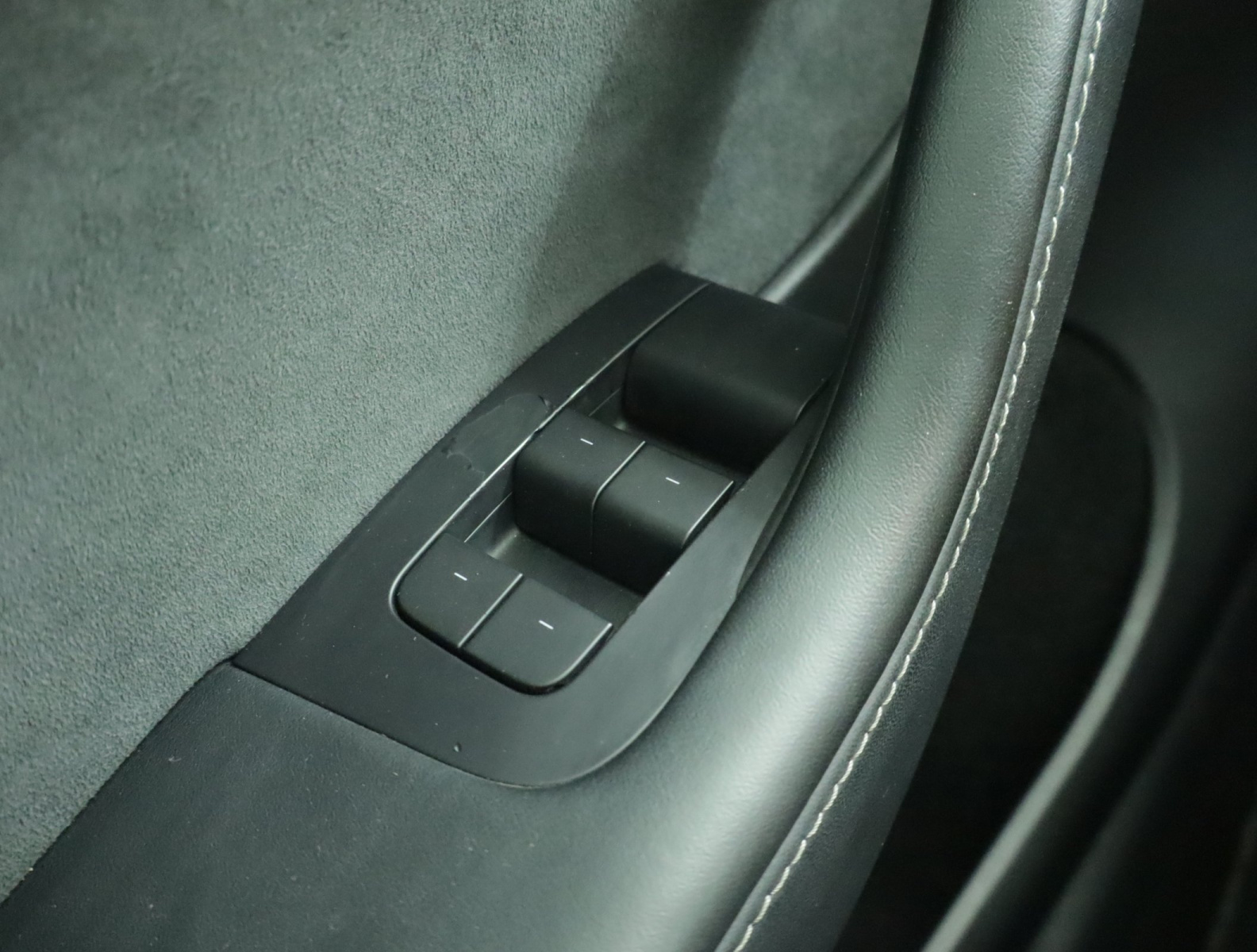 Tesla Model Y Long Range AWD – fotografie 26
