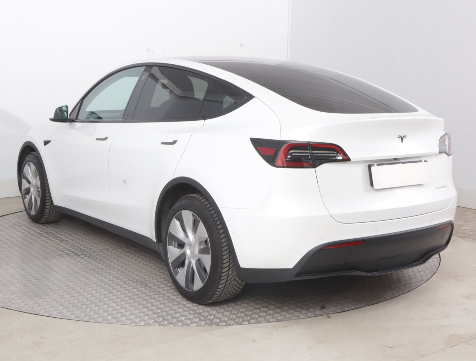 Tesla Model Y Long Range AWD – fotografie 5