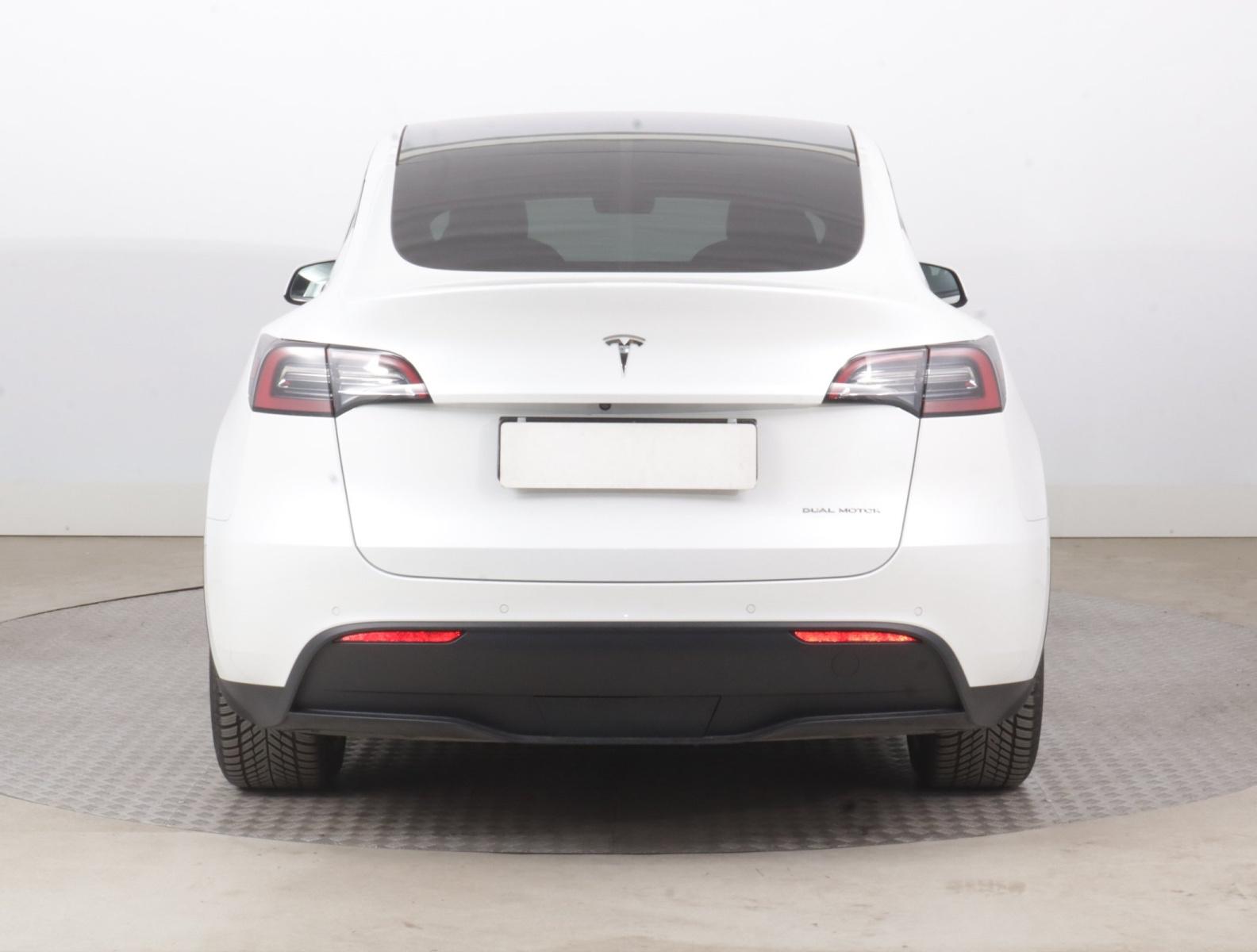 Tesla Model Y Long Range AWD – fotografie 6