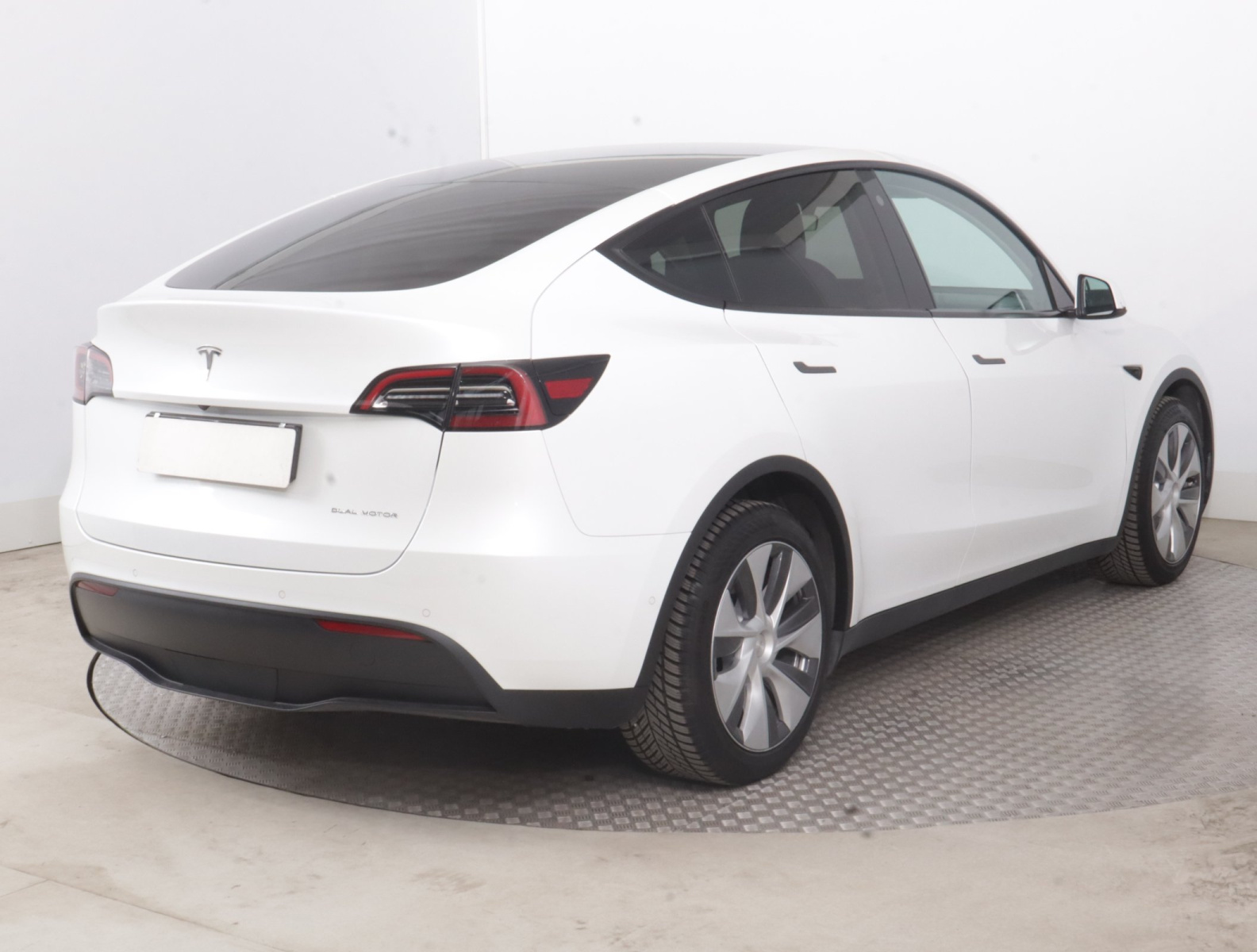 Tesla Model Y Long Range AWD – fotografie 7