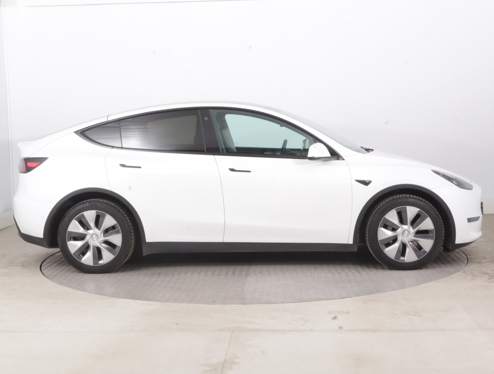 Tesla Model Y Long Range AWD – fotografie 8