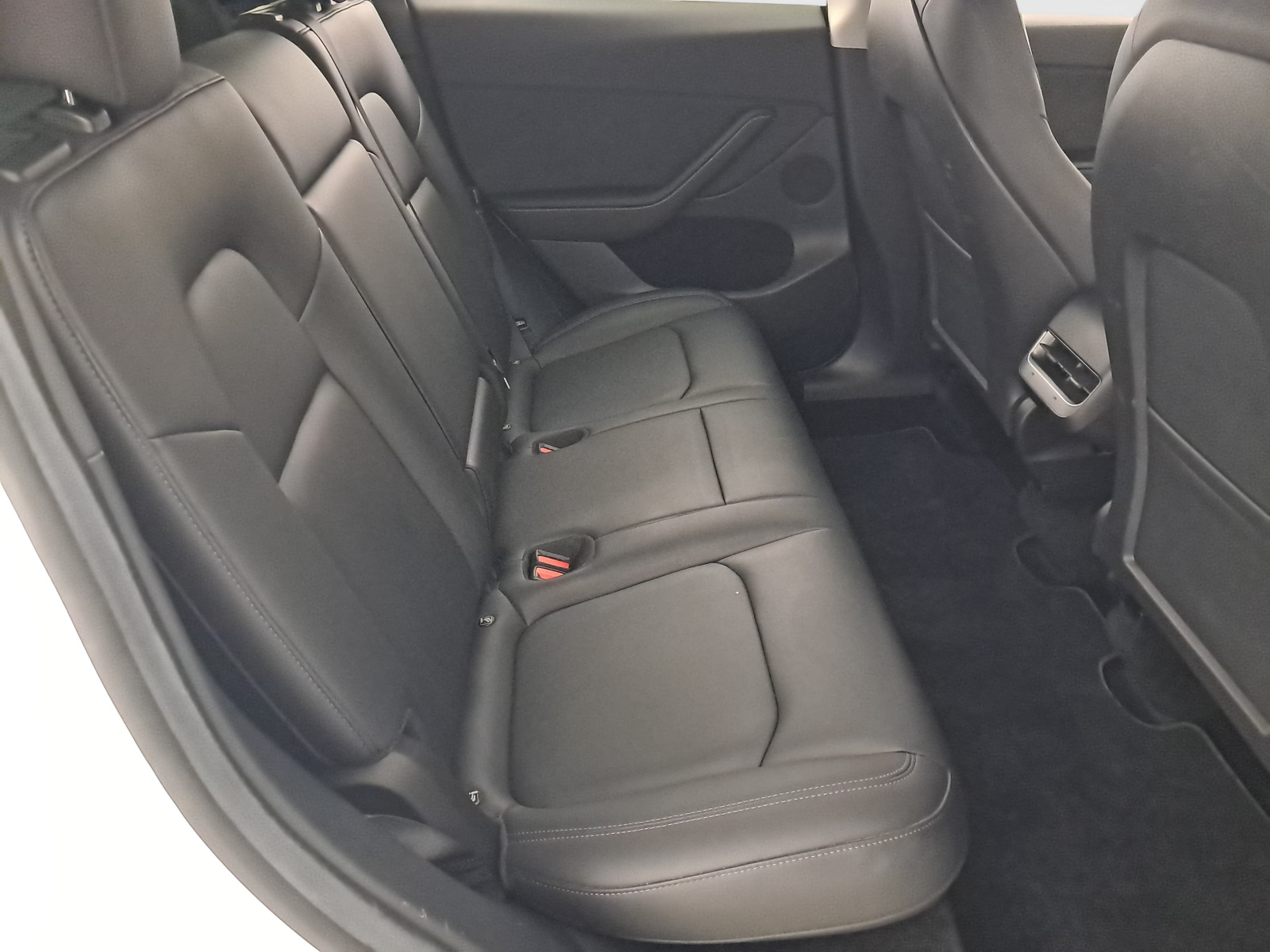 Tesla Model Y Long Range AWD – fotografie 13